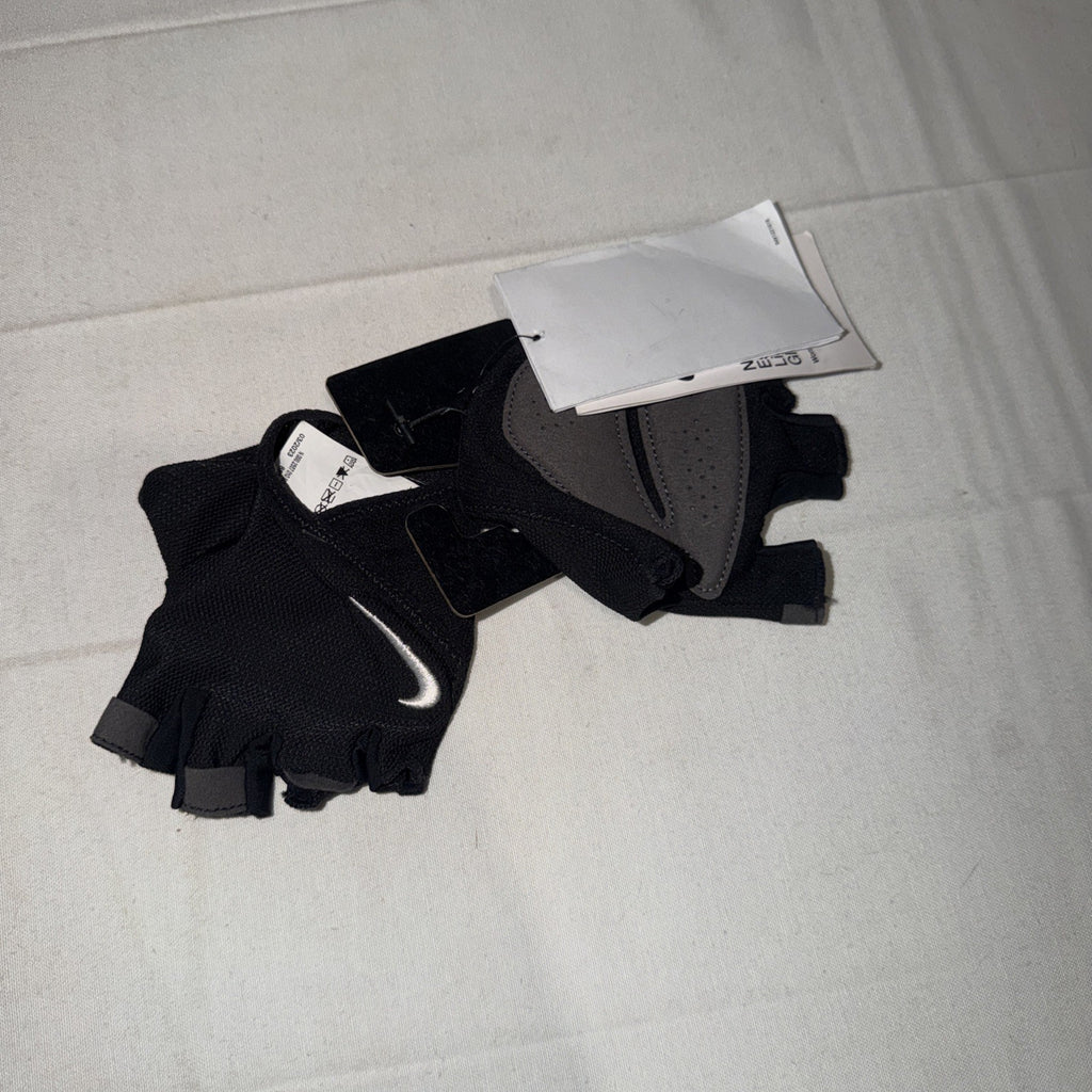 NWT Nike Essential Lightweight Training Gloves Women's Medium Black & Gray 0269