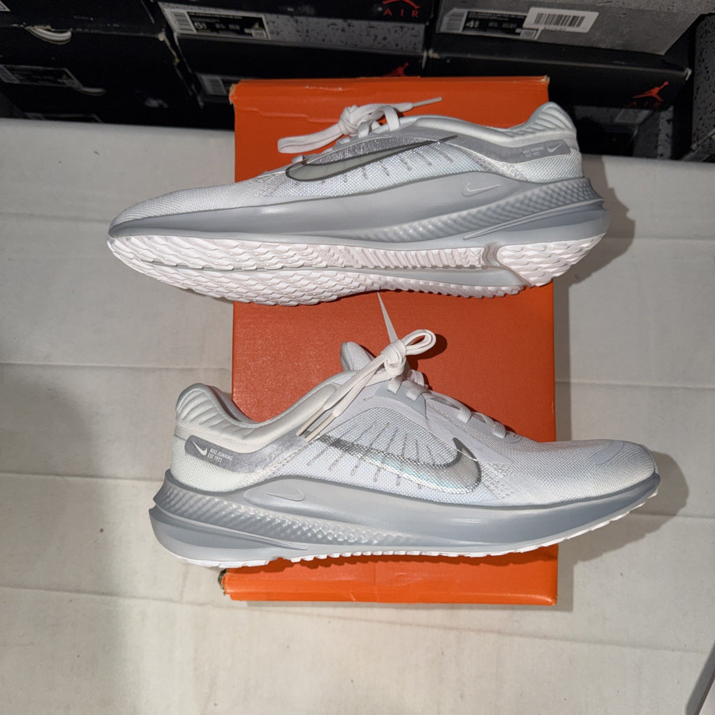 Nike Quest 5 Women's Running Shoes Size 9.5, White/Metallic, DD9291-100