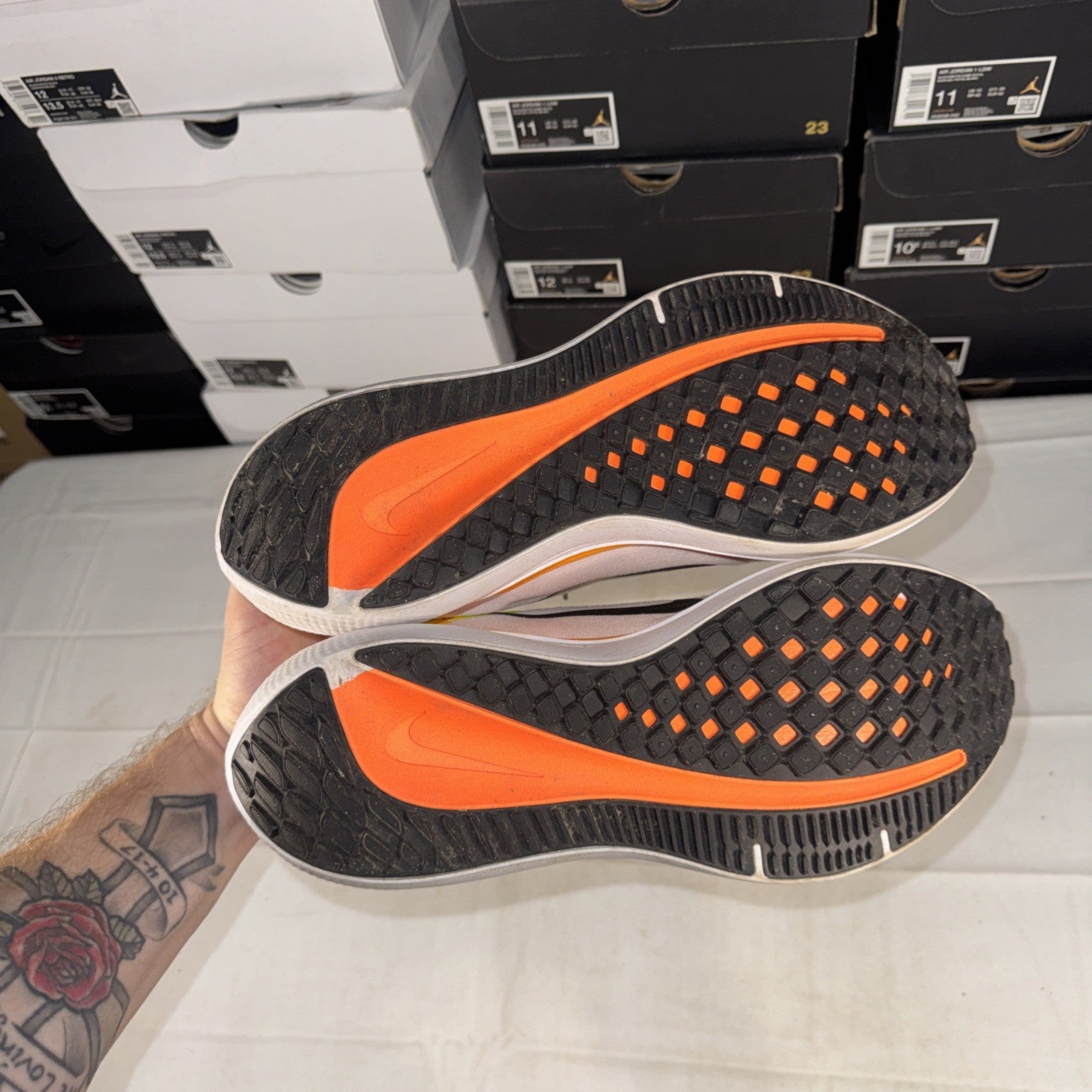 Nike Winflo 10 Men's Size 11.5 White Volt Laser Orange DV4022 101