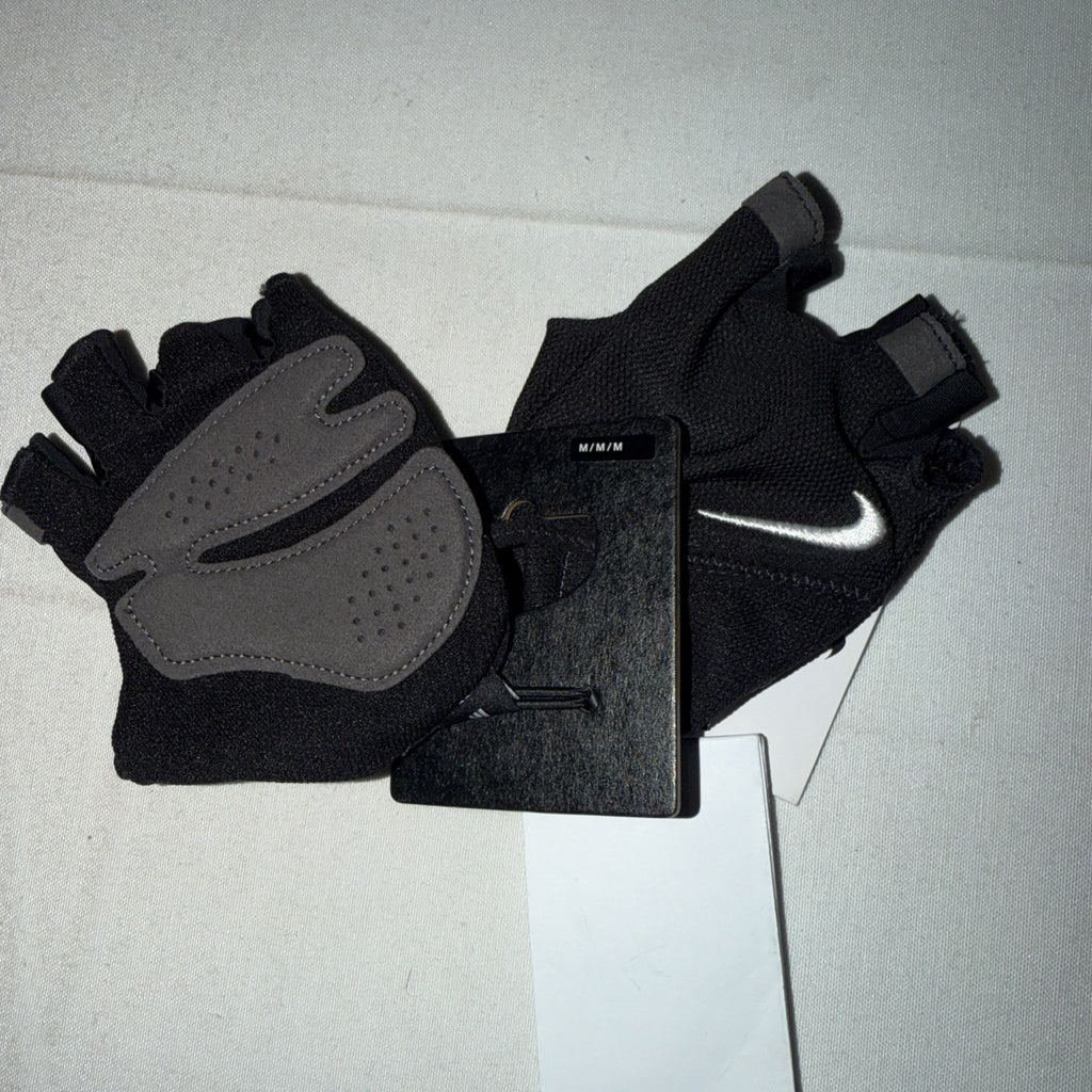 NWT Nike Essential Lightweight Training Gloves Women's Medium Black & Gray 0269