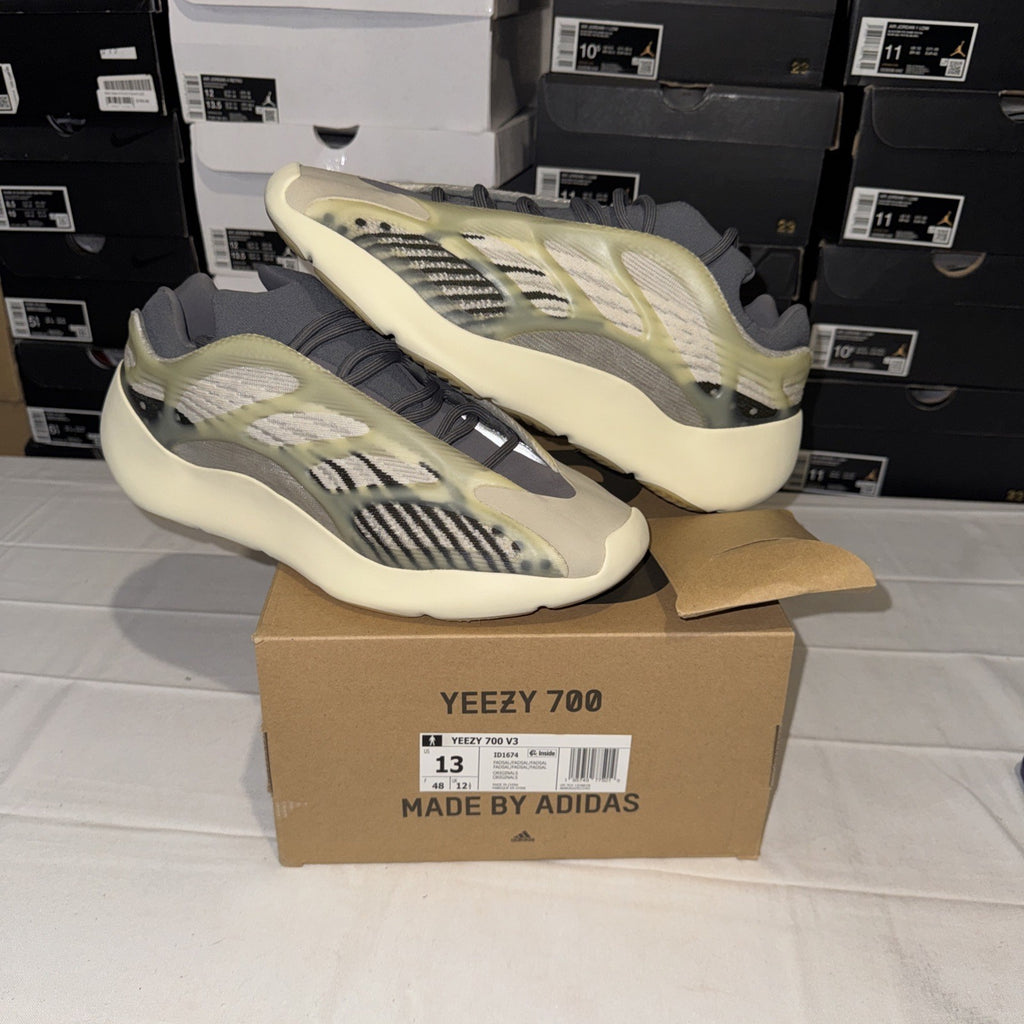 adidas Yeezy 700 V3 ID1674 Fade Salt Size 13