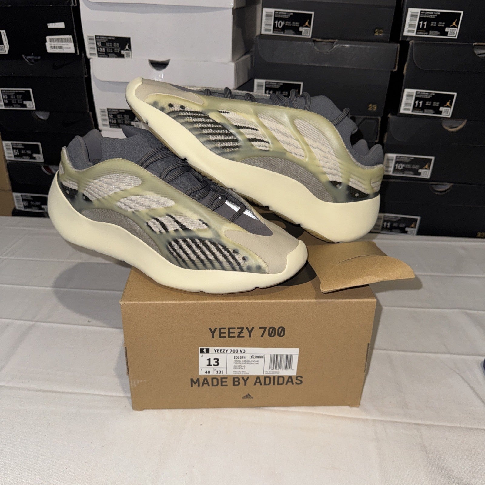 adidas Yeezy 700 V3 ID1674 Fade Salt Size 13