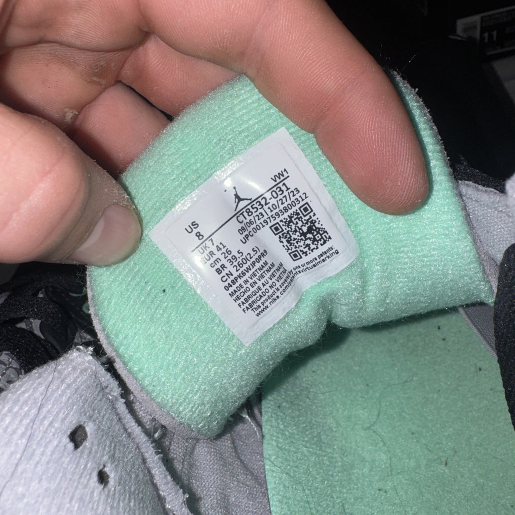 Air Jordan 3 Retro Size 8 Green Glow CT8532 031