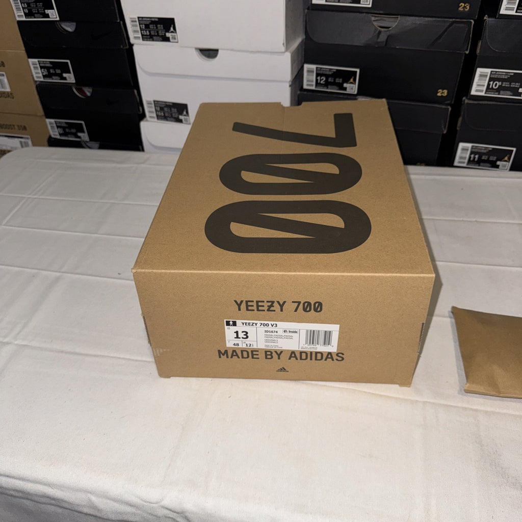 adidas Yeezy 700 V3 ID1674 Fade Salt Size 13