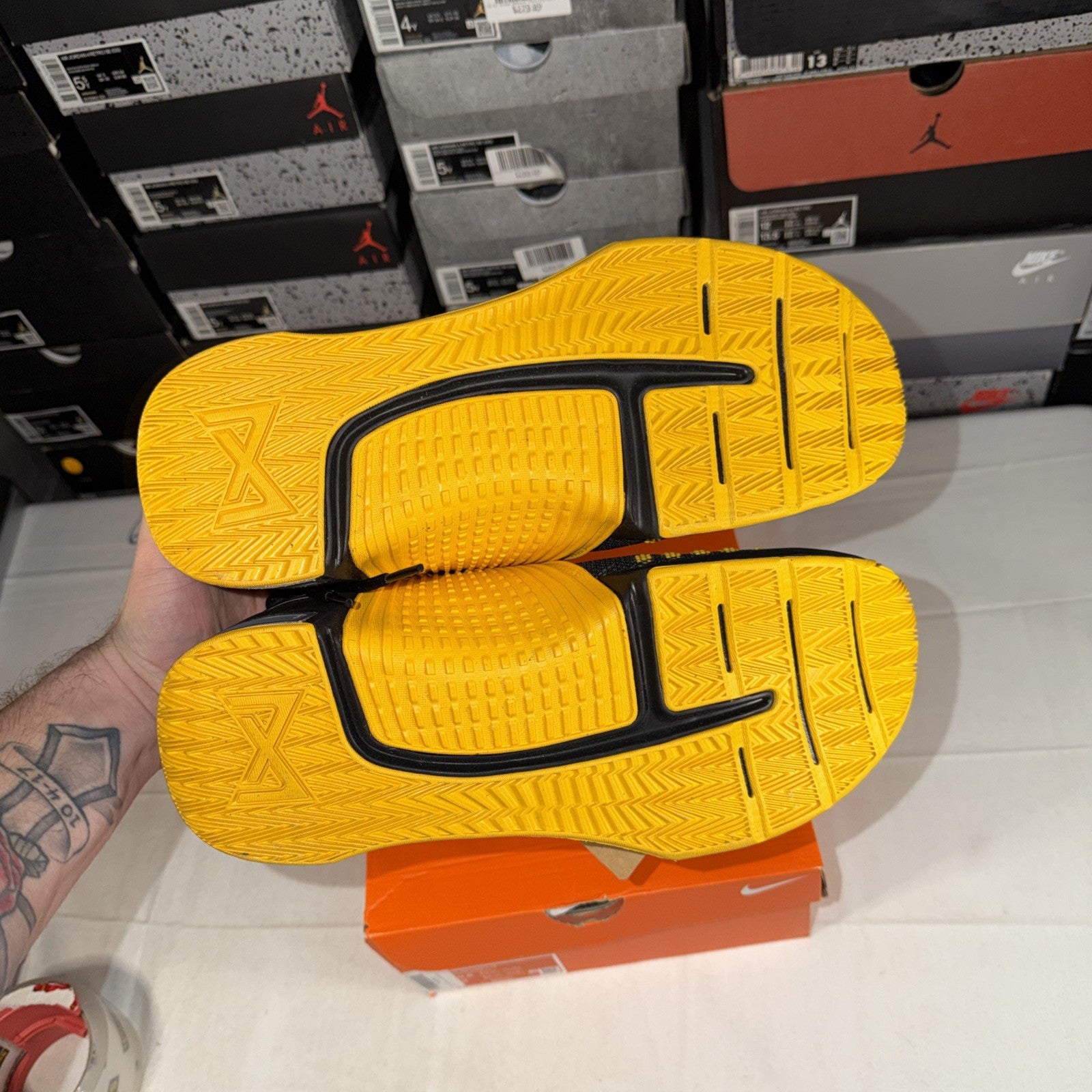 Nike Men's Metcon 9 Sneaker Trainer Size 10.5, Black/Hype, FD5431 004