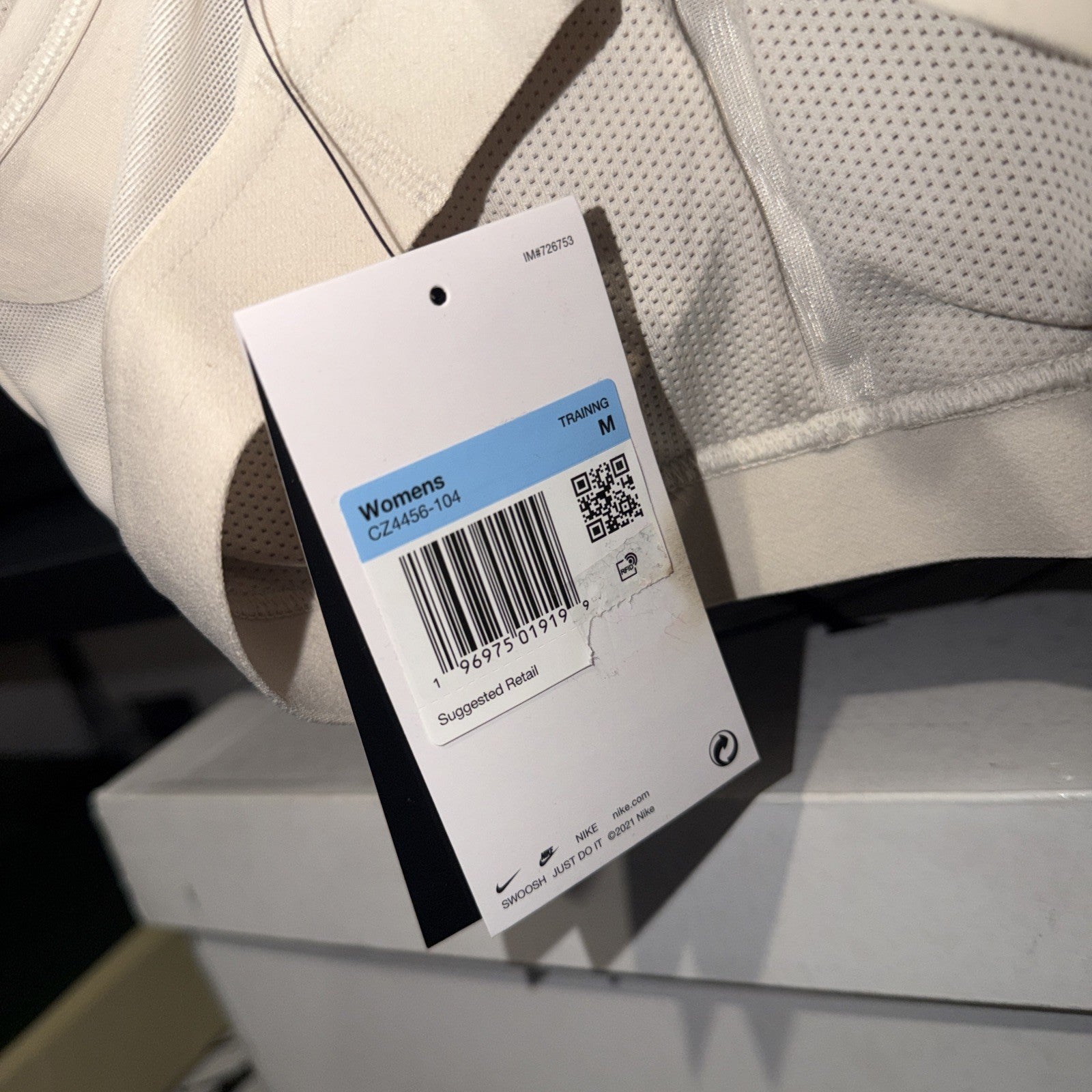 NIKE INDY V NECK WOMENS DRI-FIT LIGHT PADDED SPORTS TRAINING BRA SZ Medium 0266