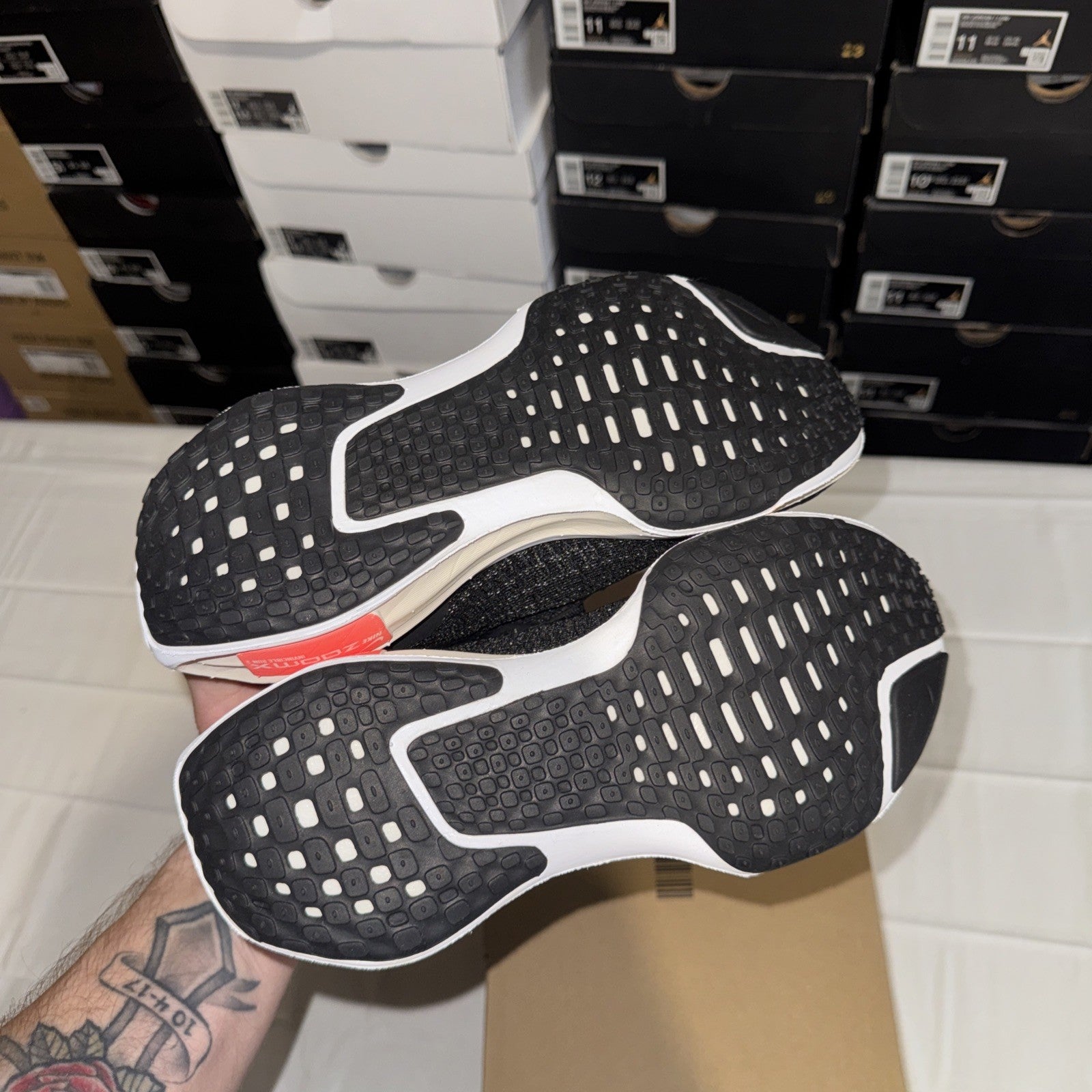 Nike Women's ZoomX Invincible Run 3 Black/White, Size 6 DR2660-001