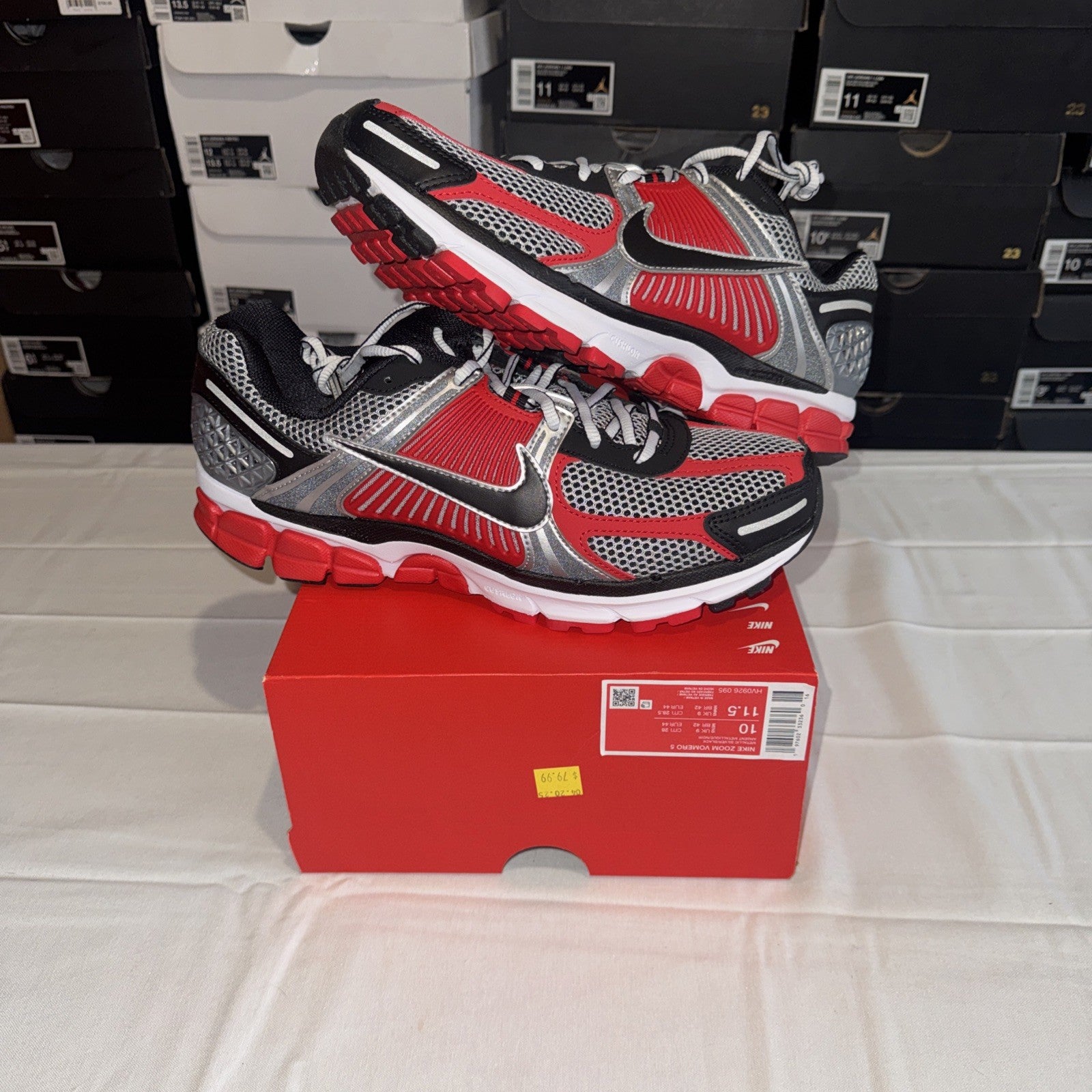Nike Men's Air Zoom Vomero 5 Metallic Silver University Red Size 10 HV0926-095