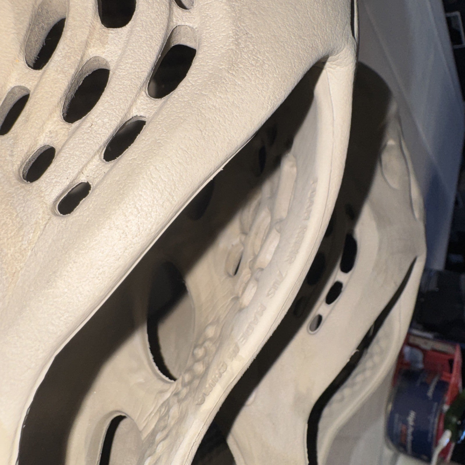 Foam Rnnr Stone Salt Size 7