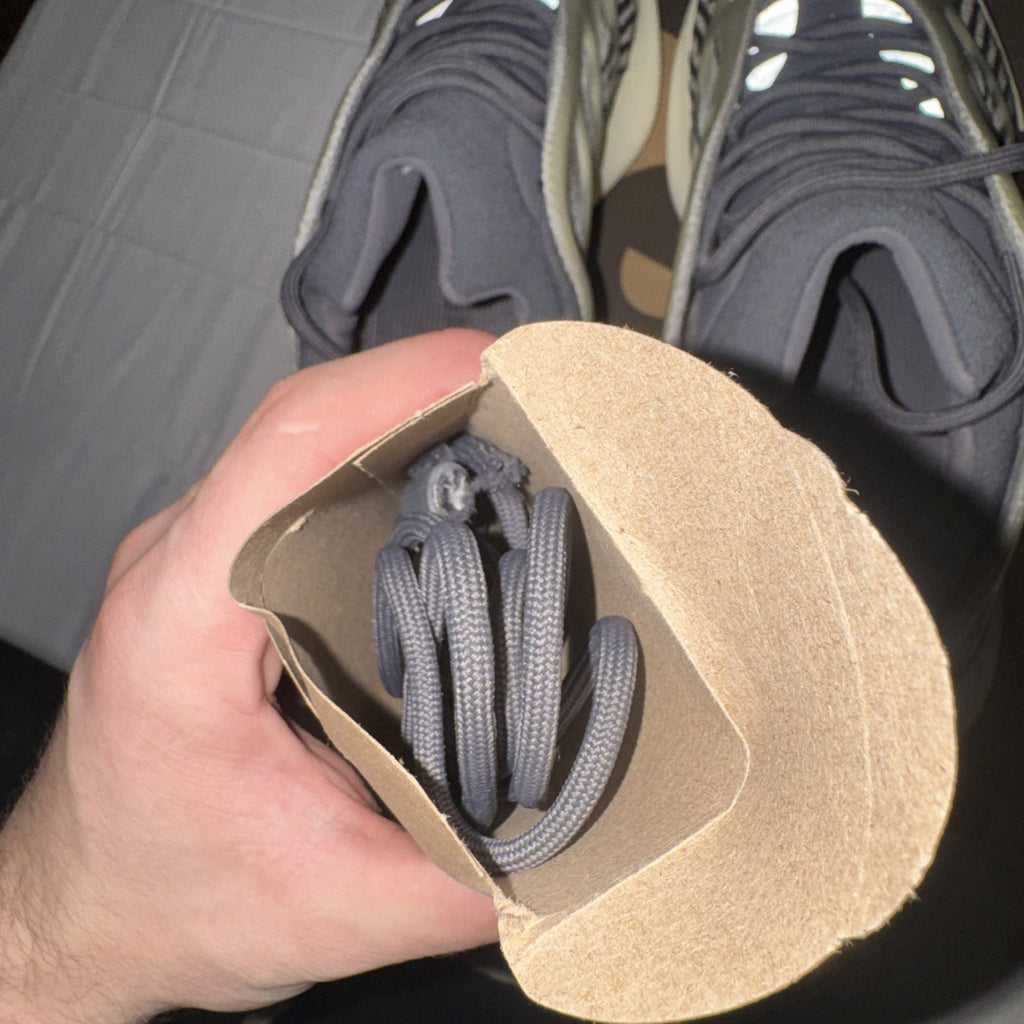 adidas Yeezy 700 V3 ID1674 Fade Salt Size 13