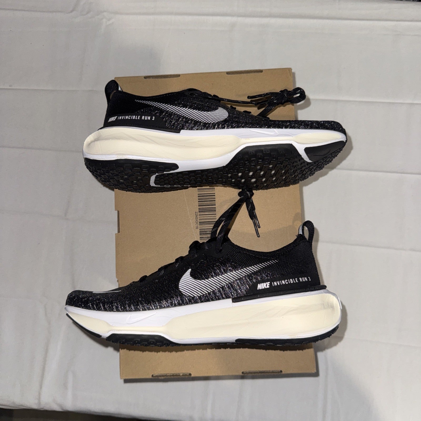 Nike Women's ZoomX Invincible Run 3 Black/White, Size 6 DR2660-001