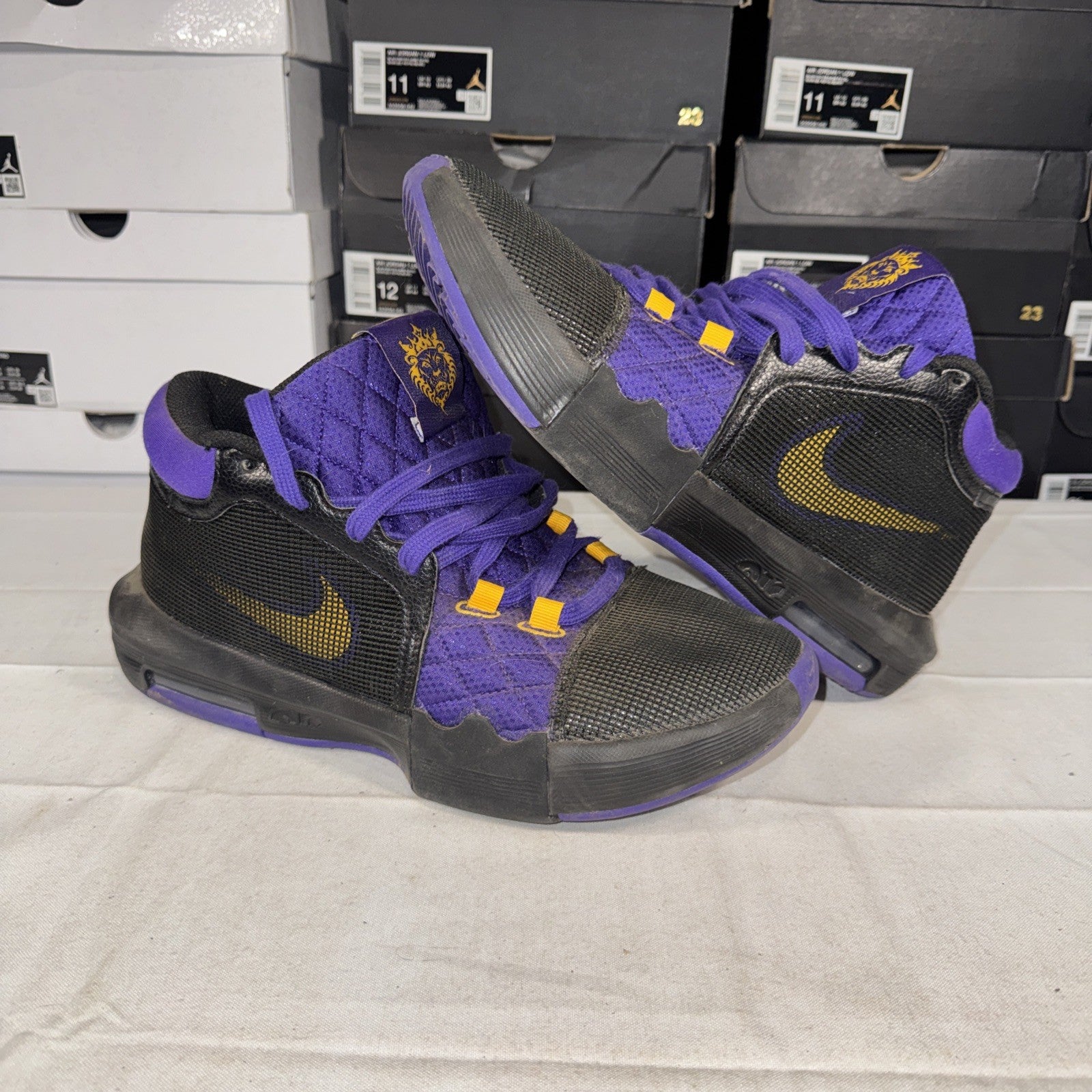 Nike LeBron Witness VIII Men's Basketball Shoes, Size 10, Purple, FB2239-001