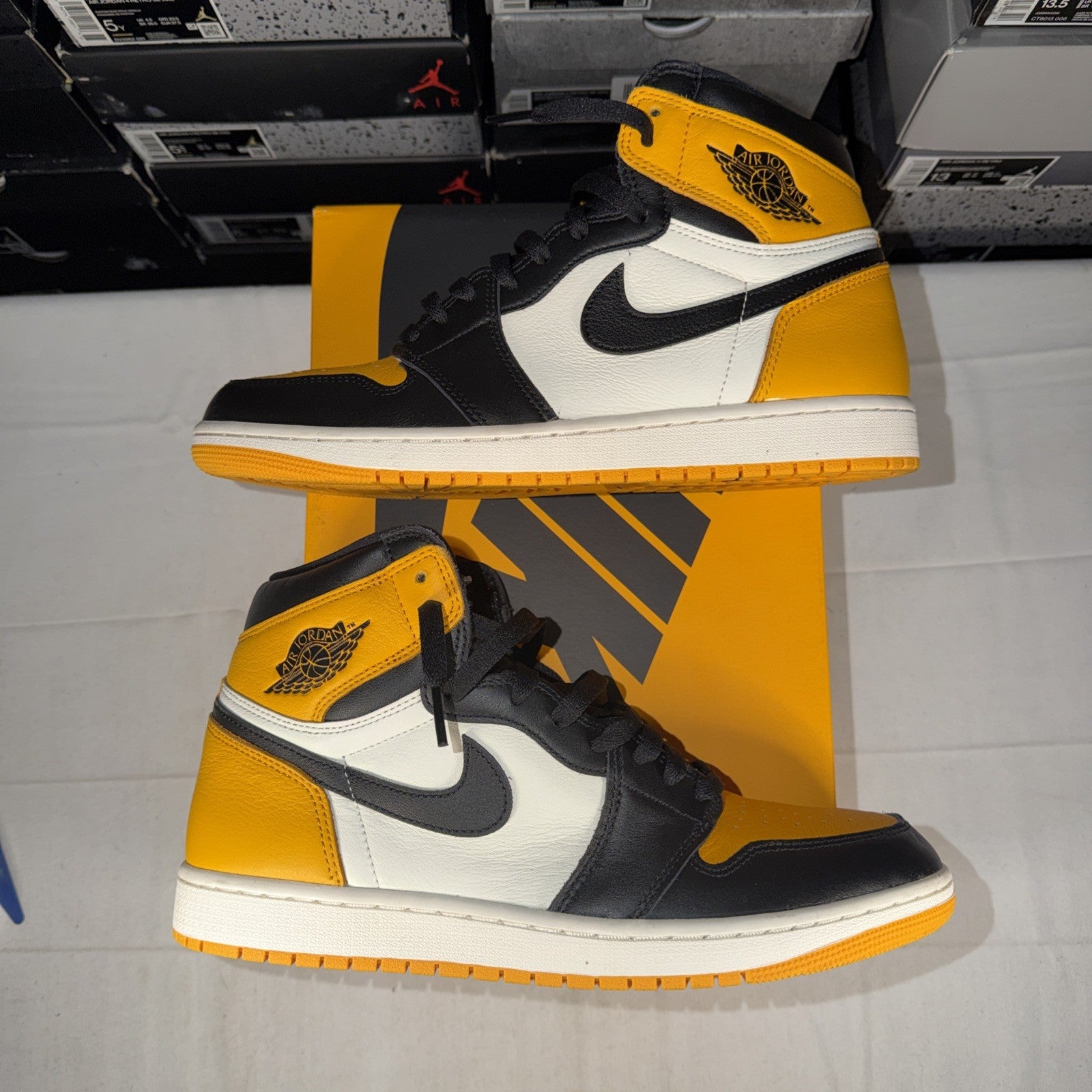 2022 Nike Air Jordan 1 Retro High OG "Taxi" Size 11 555088-711