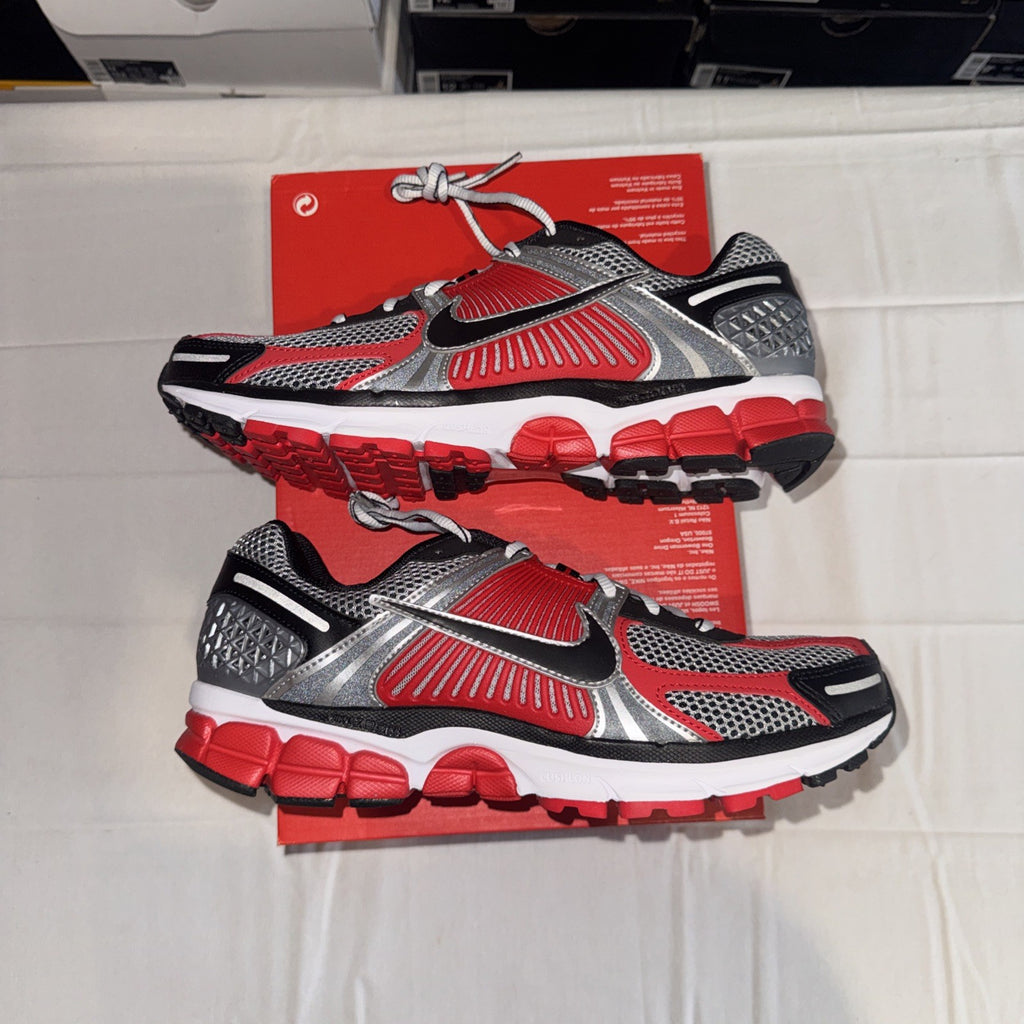 Nike Men's Air Zoom Vomero 5 Metallic Silver University Red Size 10 HV0926-095