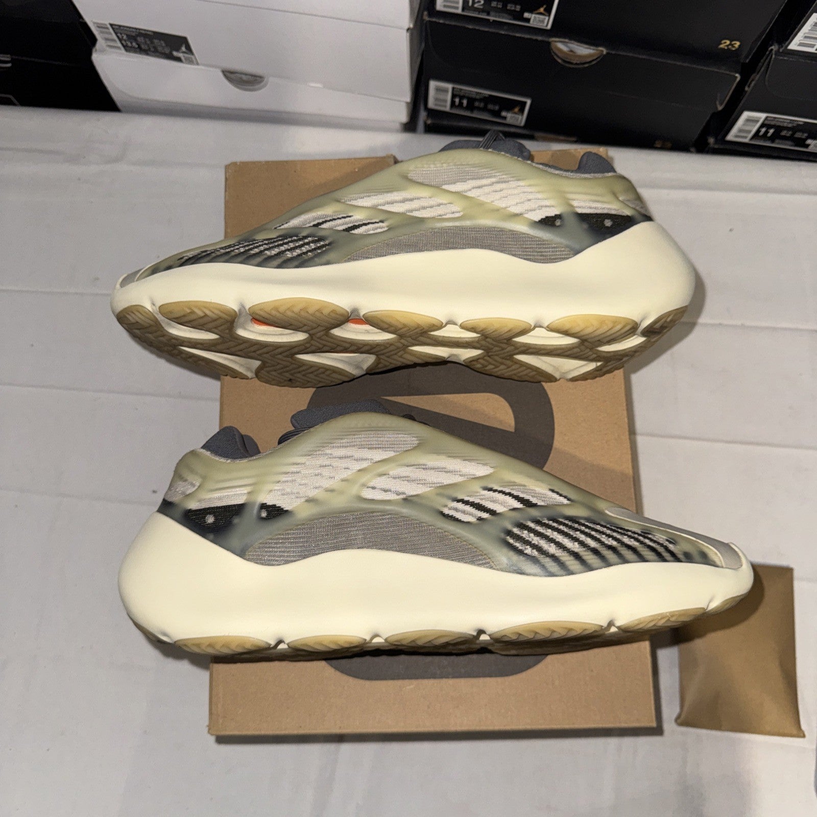 adidas Yeezy 700 V3 ID1674 Fade Salt Size 13