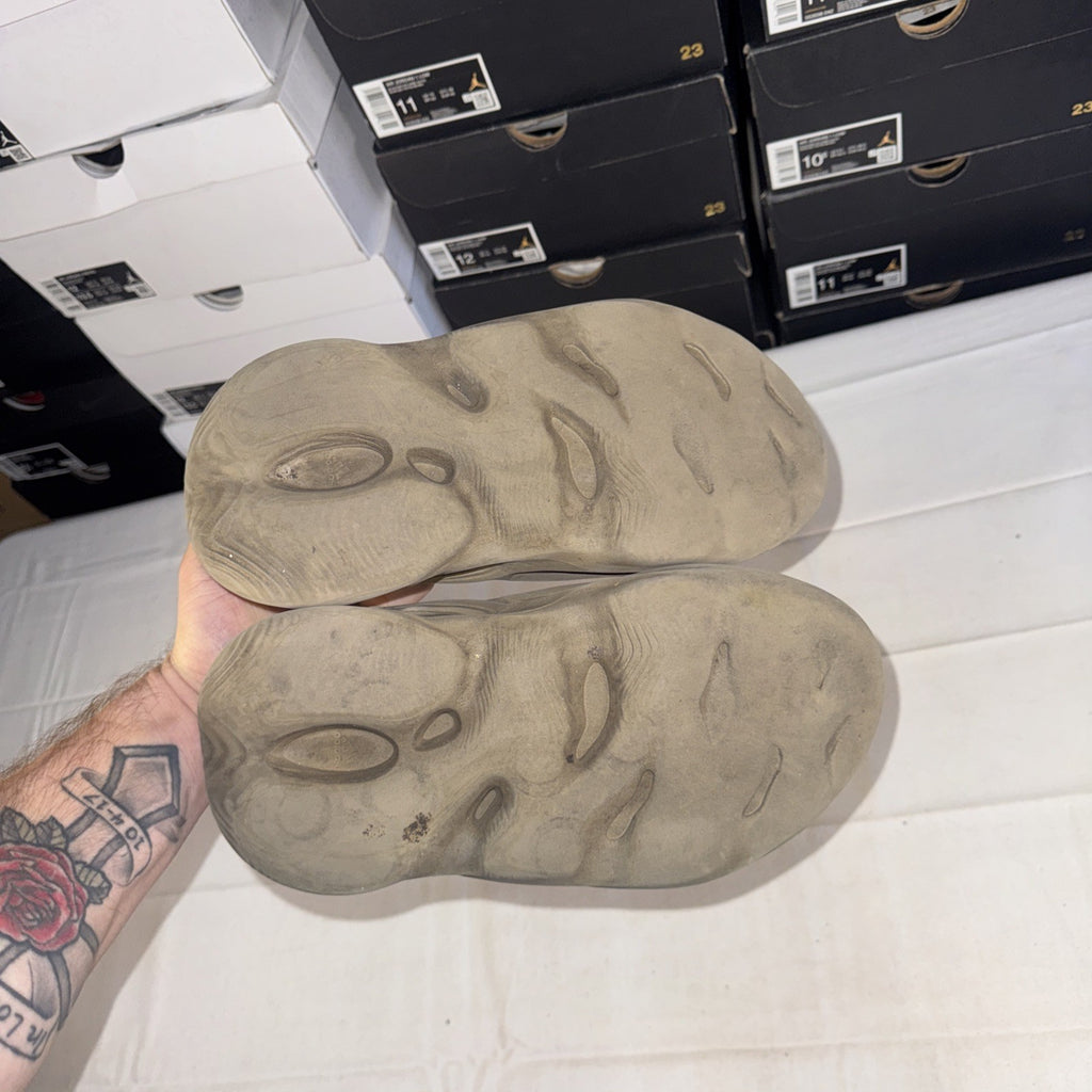 Foam Rnnr Stone Salt Size 7