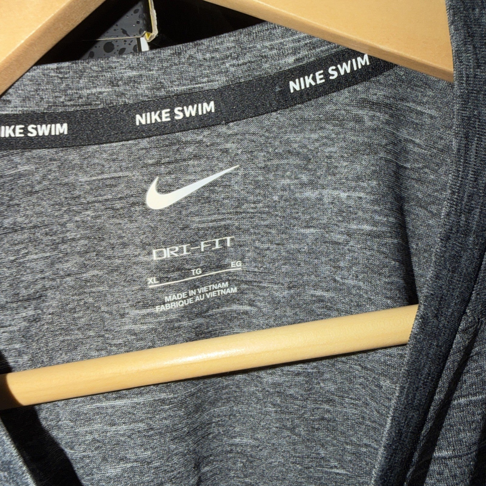 Nike Men Hydroguard Long Sleeve Swim T-Shirt Black NESSA590-001 Size XL 0113