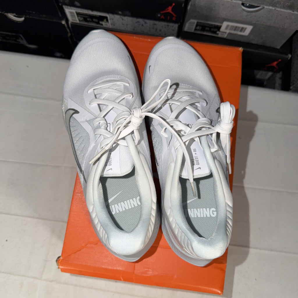 Nike Quest 5 Women's Running Shoes Size 9.5, White/Metallic, DD9291-100