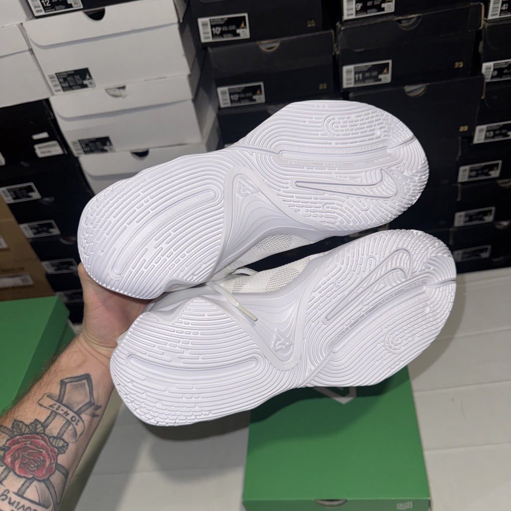 Nike Giannis Immortality 3 Men's Sneakers Triple White, Size 11, DZ7533-102