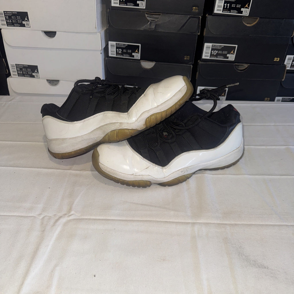 Air Jordan 11 Retro Low Top Tuxedo #528895-110 Size 10