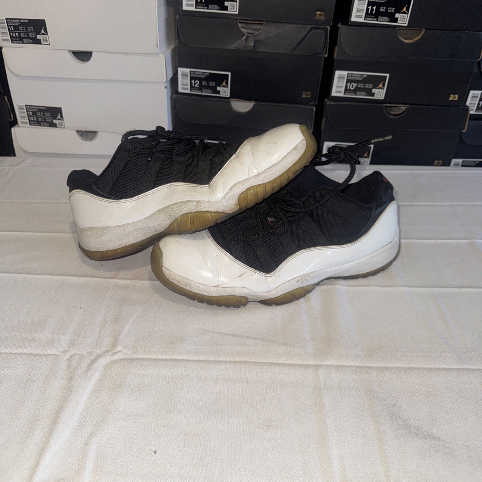 Air Jordan 11 Retro Low Top Tuxedo #528895-110 Size 10