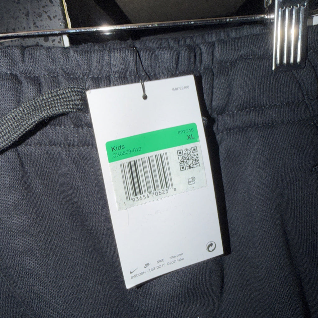 NIKE Sportswear Club Fleece Shorts Boys Youth XL Black Logo CK0509-010 0096