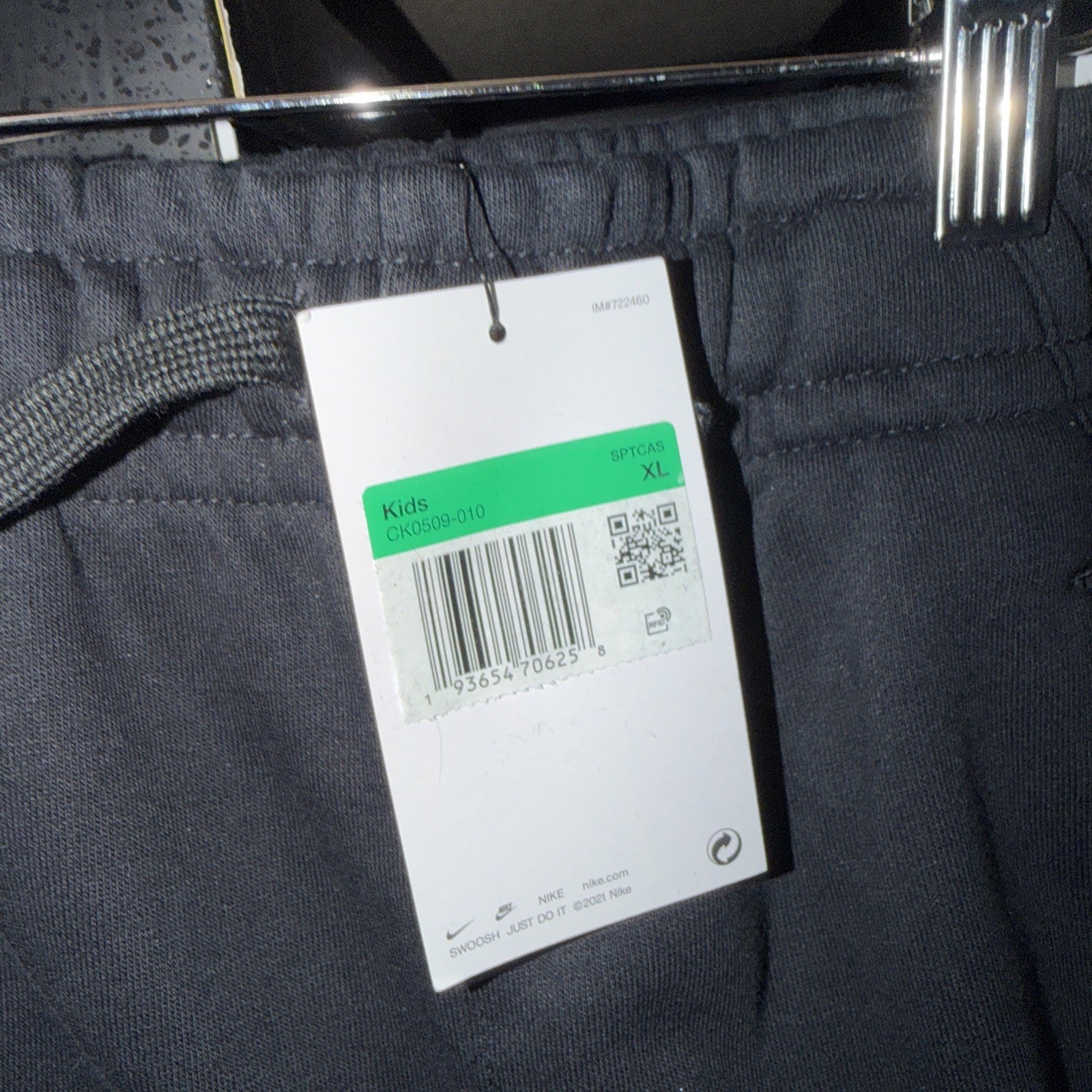 NIKE Sportswear Club Fleece Shorts Boys Youth XL Black Logo CK0509-010 0096