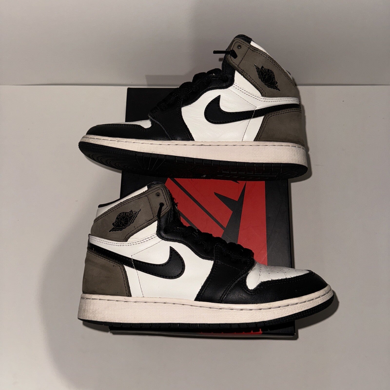 Size 6Y - Jordan 1 Retro OG High Dark Mocha