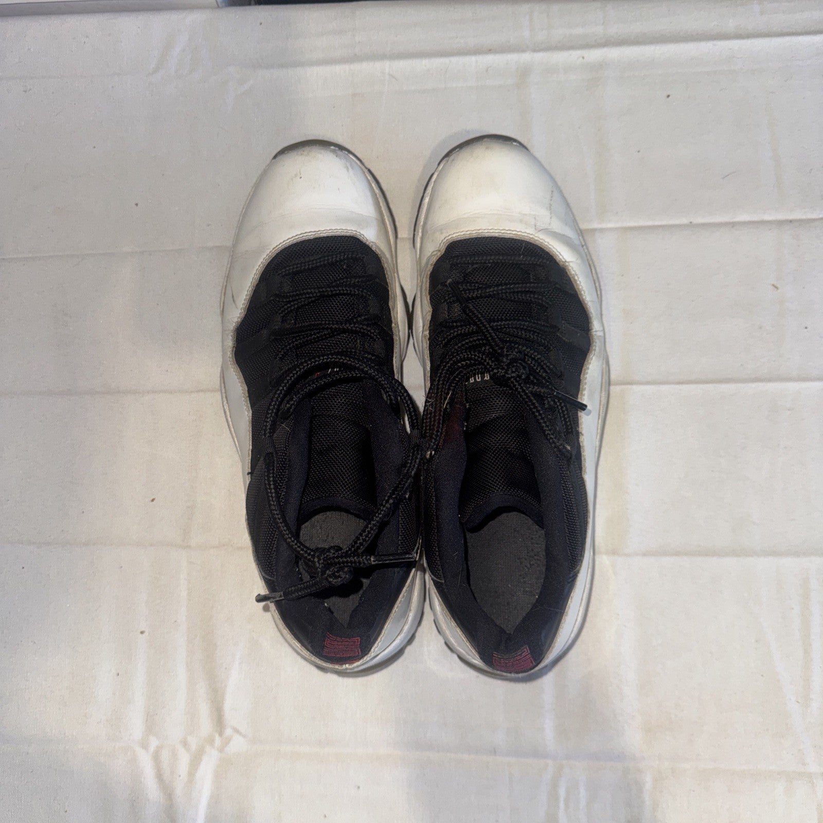 Air Jordan 11 Retro Low Top Tuxedo #528895-110 Size 10