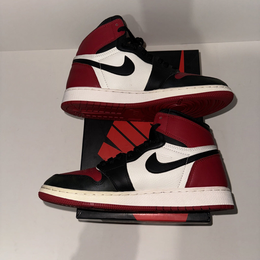 Nike Air Jordan 1 GS Bred Toe 2018 Size 7Y Red White Black