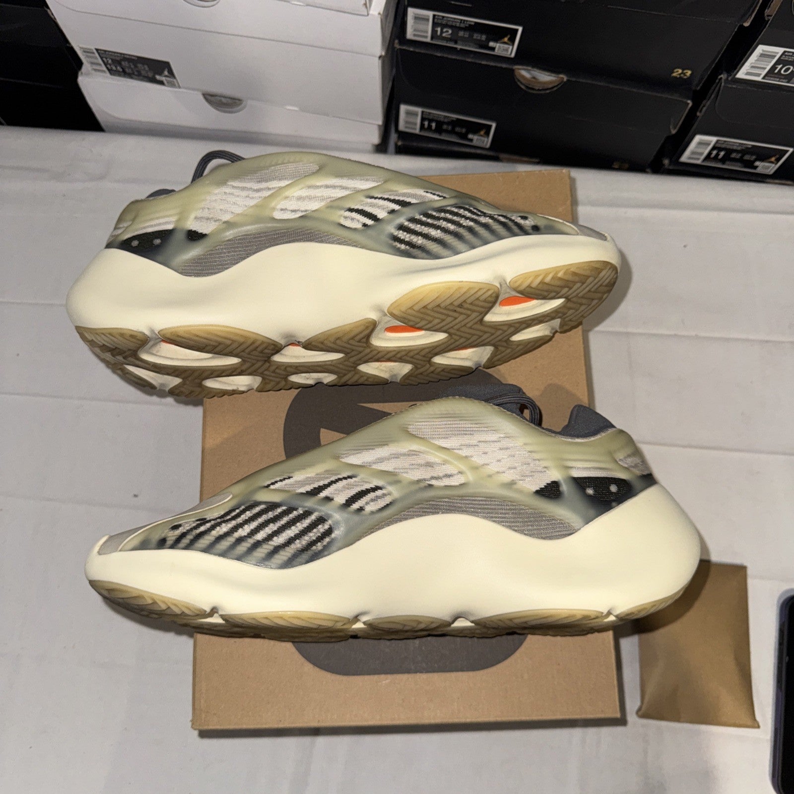 adidas Yeezy 700 V3 ID1674 Fade Salt Size 13