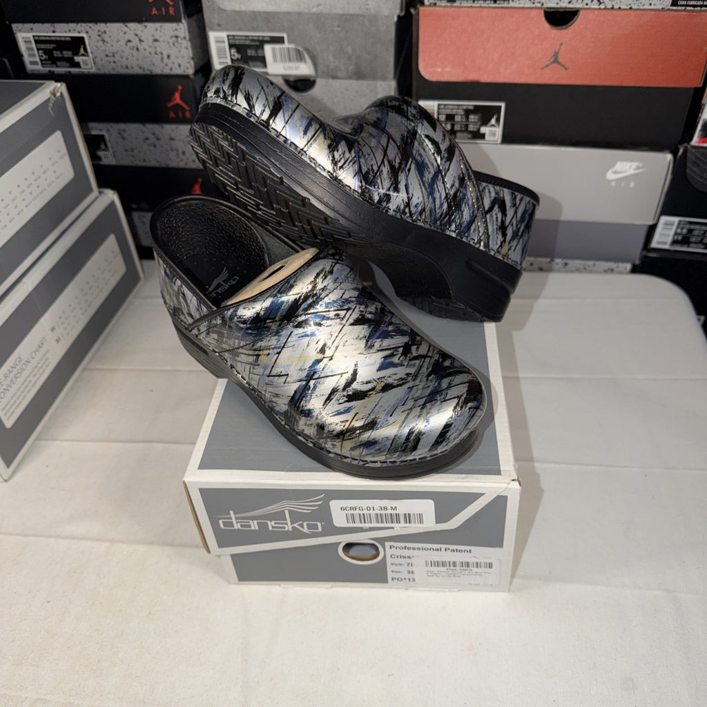 Size 38 (7.5W-8W) Dansko Professional Clogs Womens 706620202