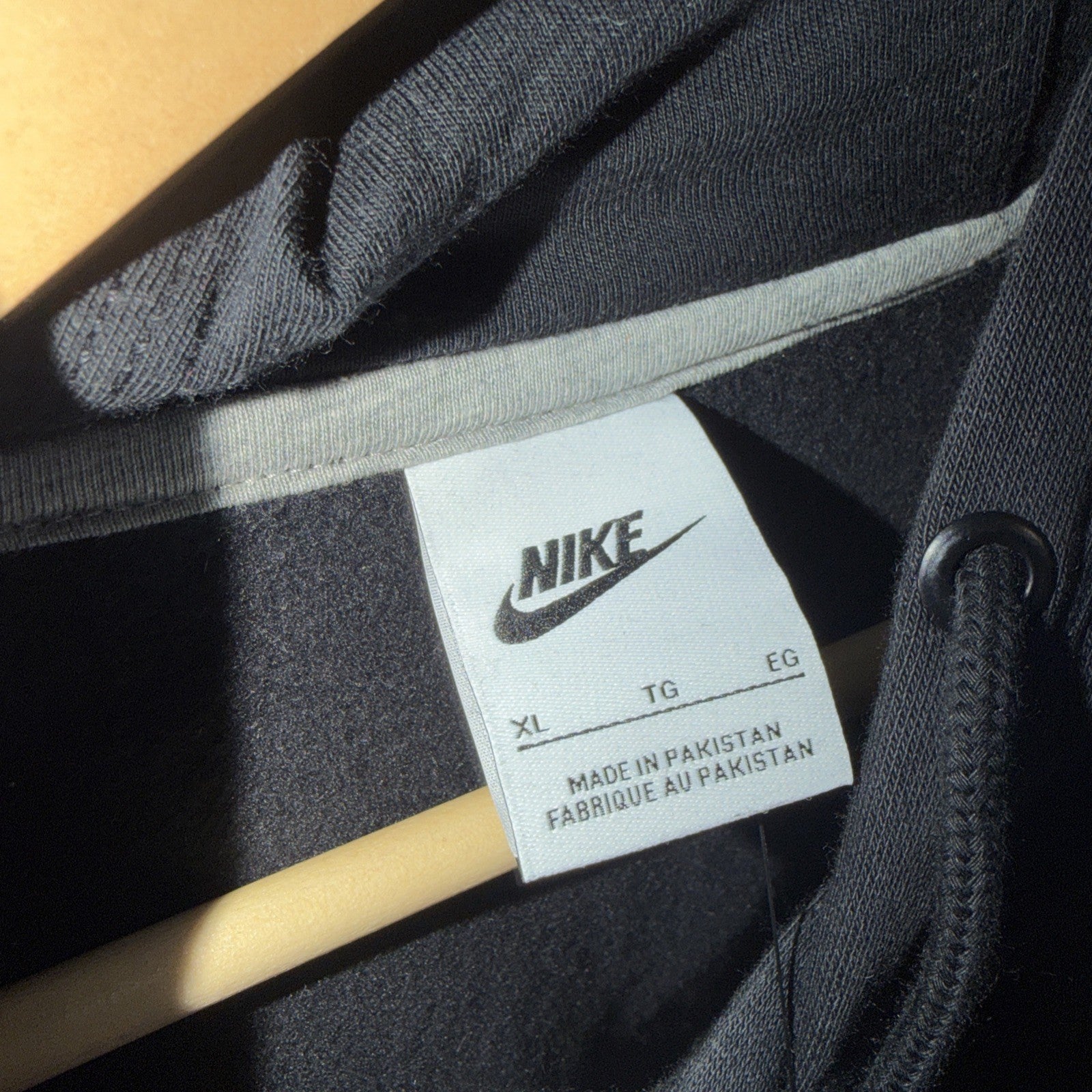 NEW NIKE SPORTSWEAR "Embroidered Swoosh Hoodie" MEN'S BLACK XL 0056-0057