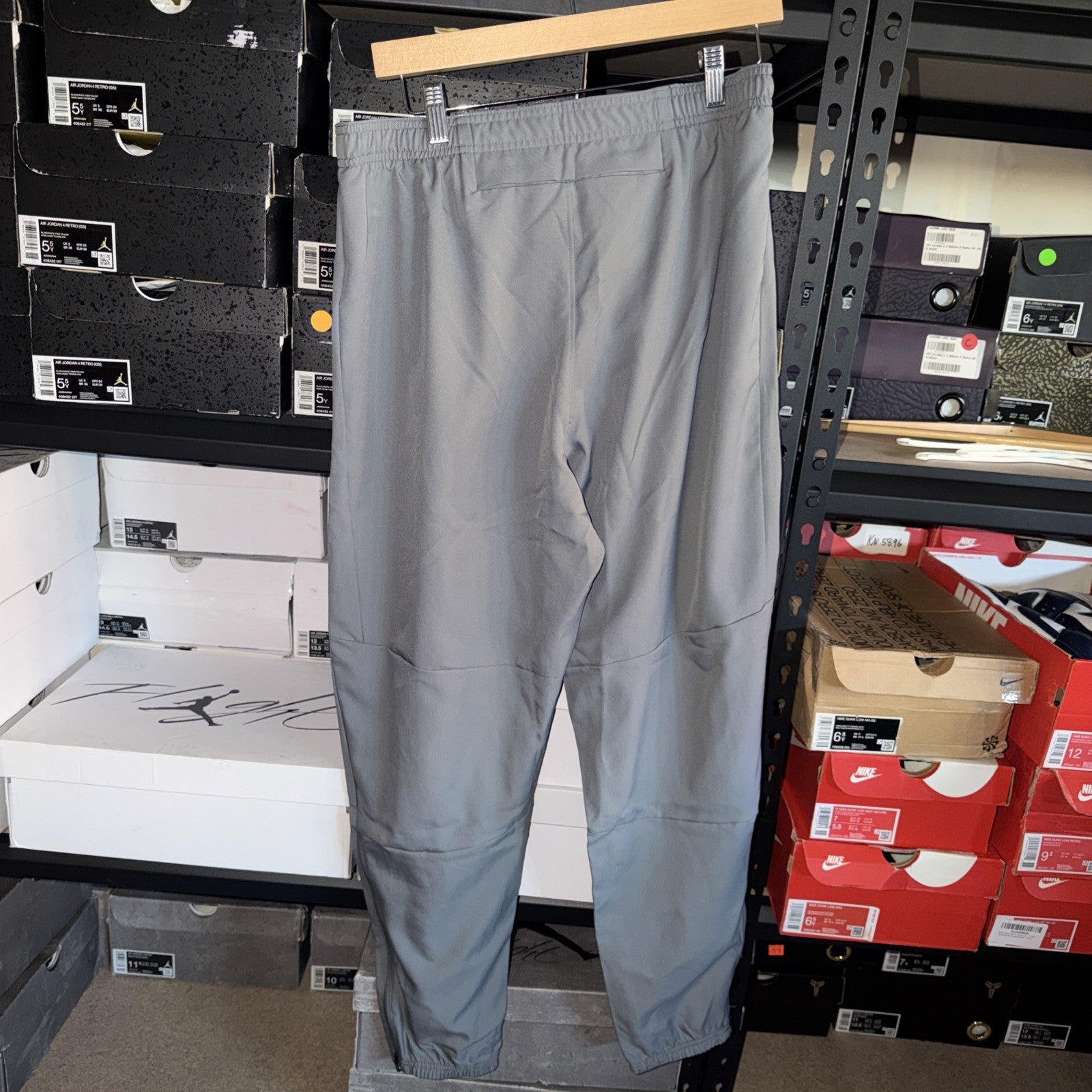 NWOT Nike Dri-FIT Challenger Mens Sz L Woven Running Pants Smoke Grey 0115-0116