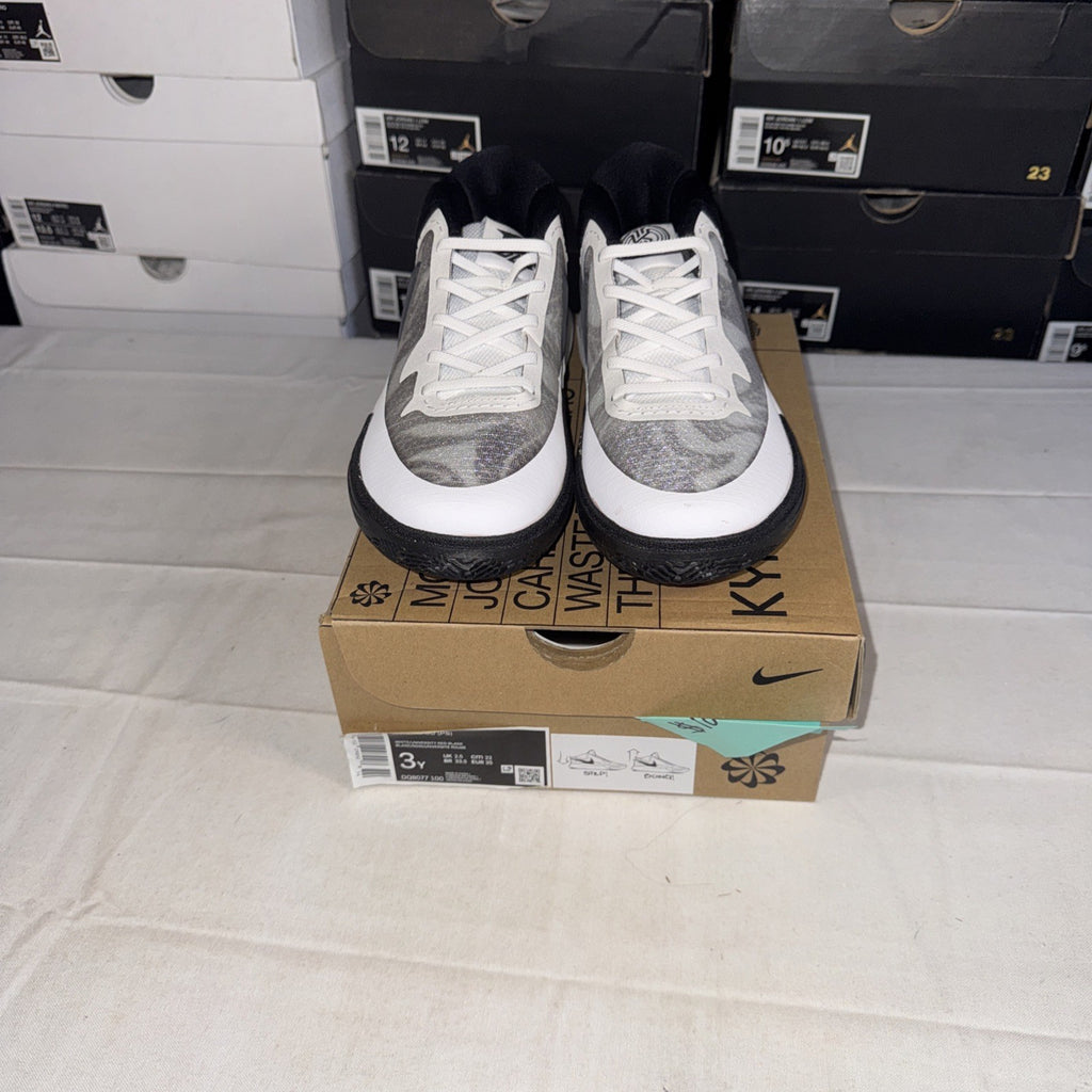 NIKE KYRIE 8 GO GS White/University Red-Black KIDS SIZE 3Y