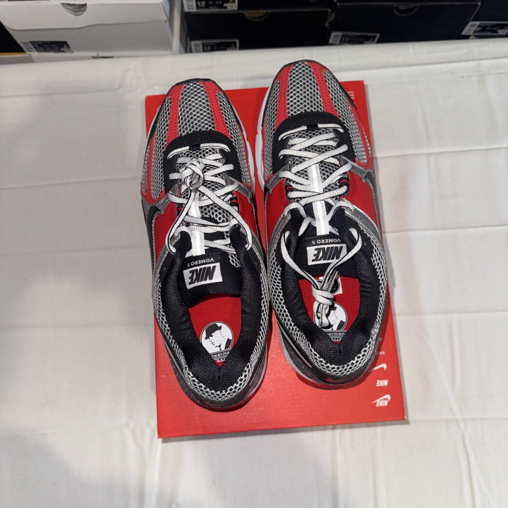 Nike Men's Air Zoom Vomero 5 Metallic Silver University Red Size 10 HV0926-095