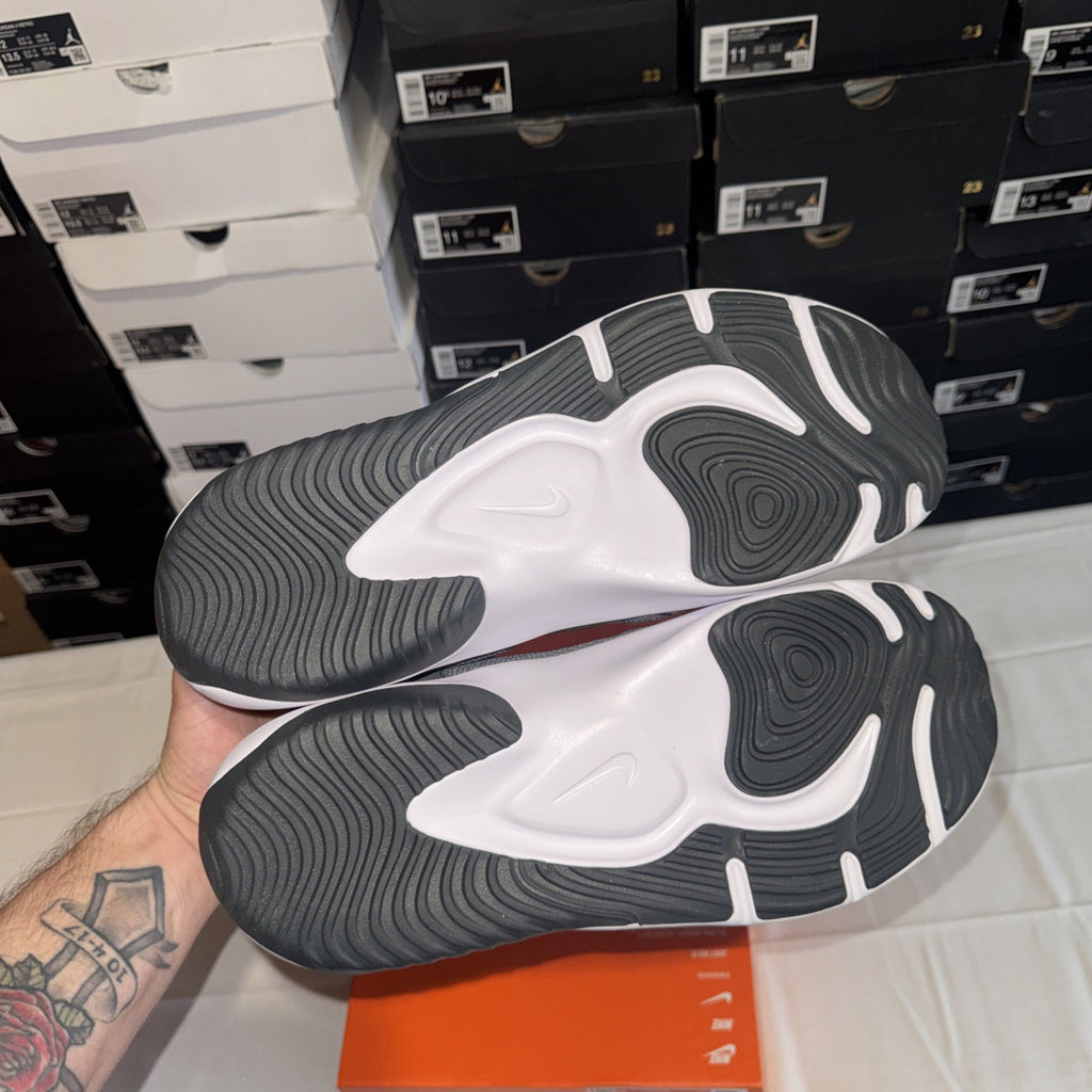 Nike Men's Legend Essential 3 Sneaker Size 11.5 DM1120 002