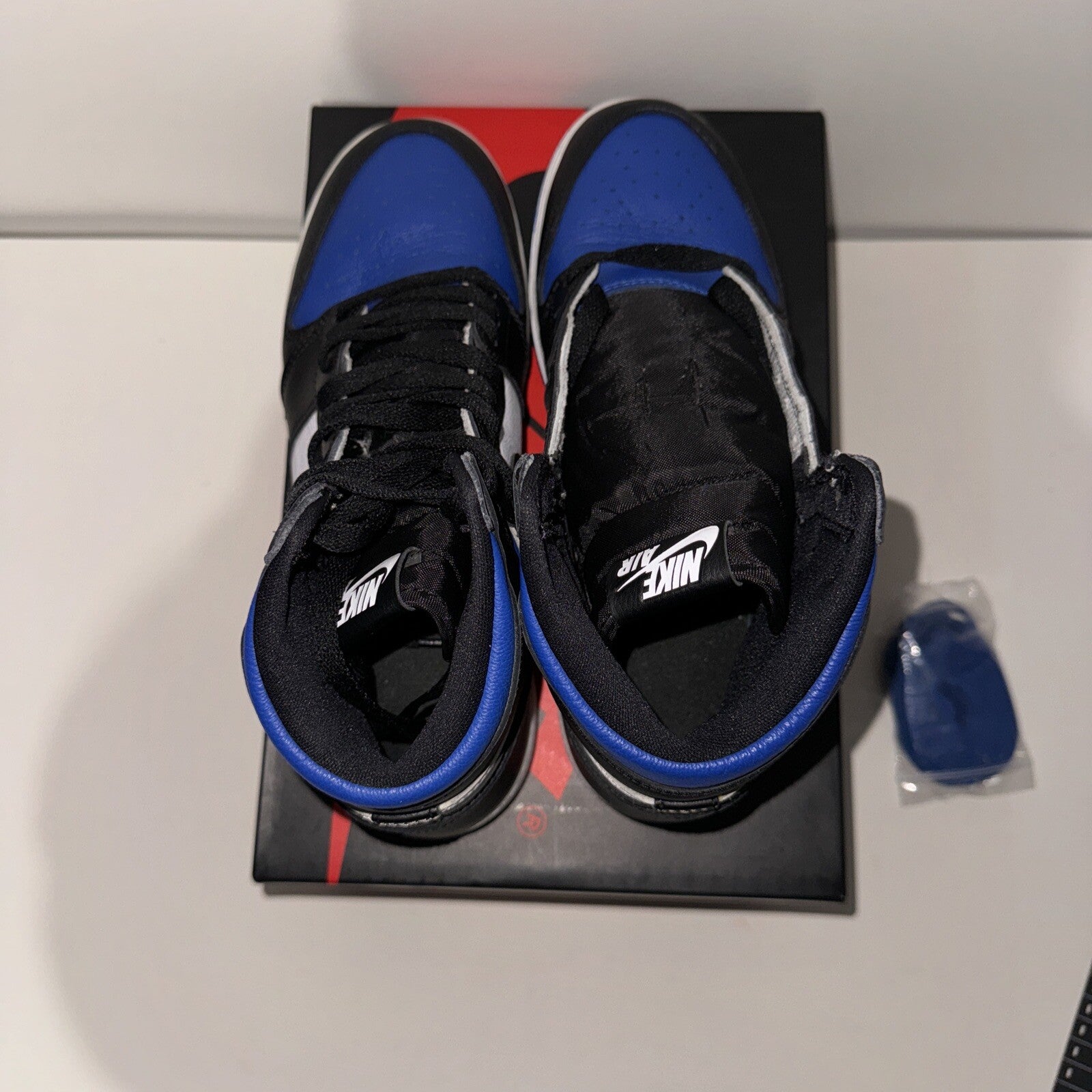 Air Jordan 1 High Retro Royal Toe (2020) - Size 6.5y - 575441-041