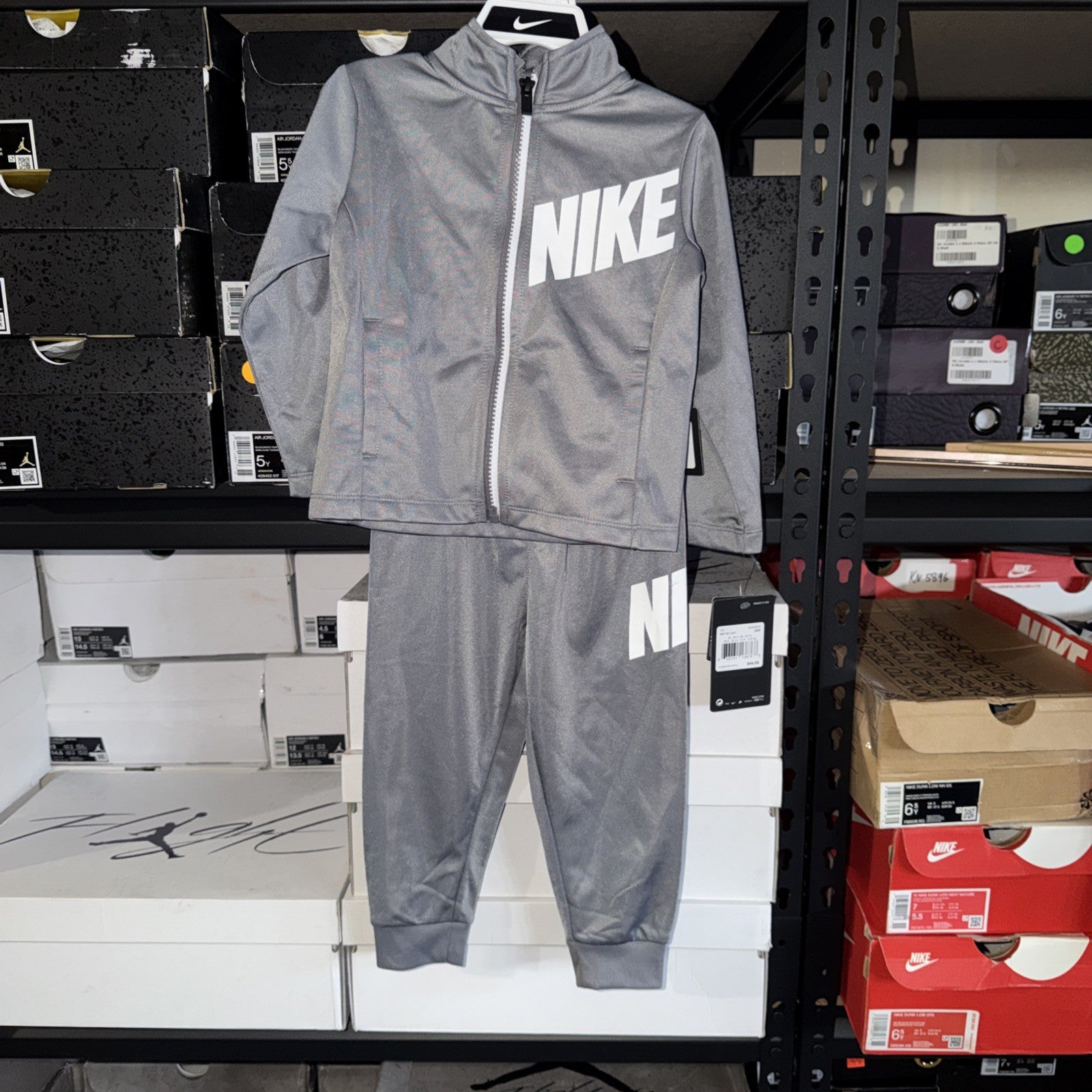 Nike Grey White 24 Months 2 Piece Set 66F191-G4T New with Tags 0139 & 0176