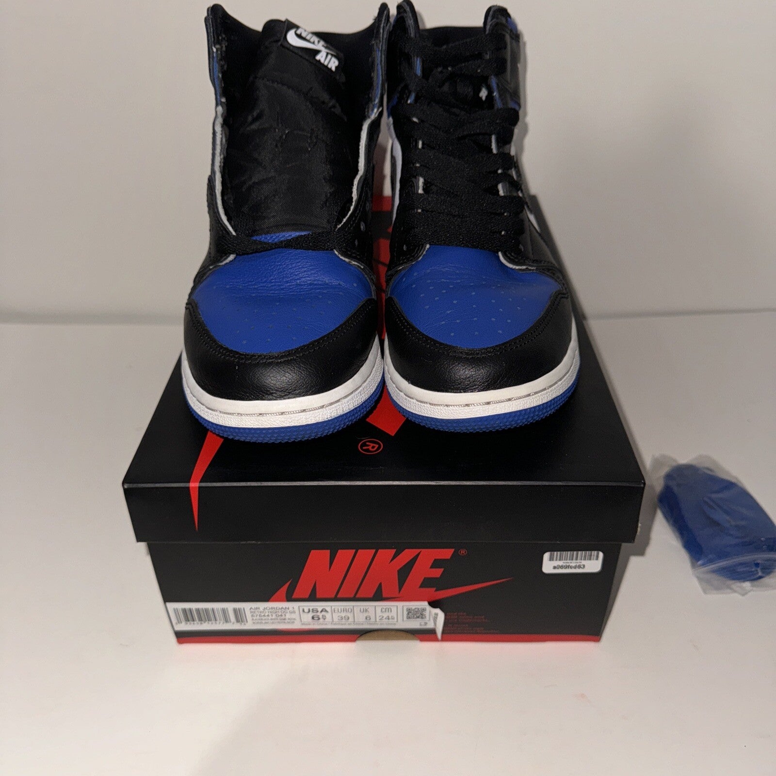 Air Jordan 1 High Retro Royal Toe (2020) - Size 6.5y - 575441-041