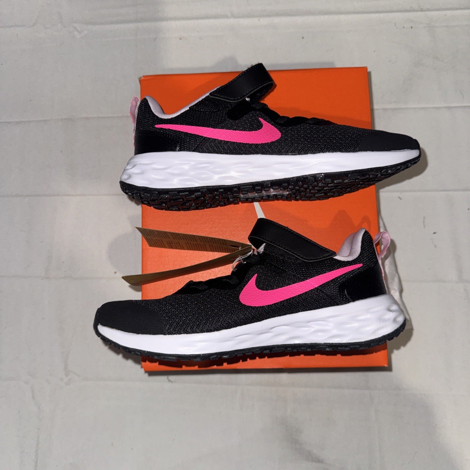 Nike Revolution 6 Black Hyper Pink Running Shoes Size 3Y, DD1095-007