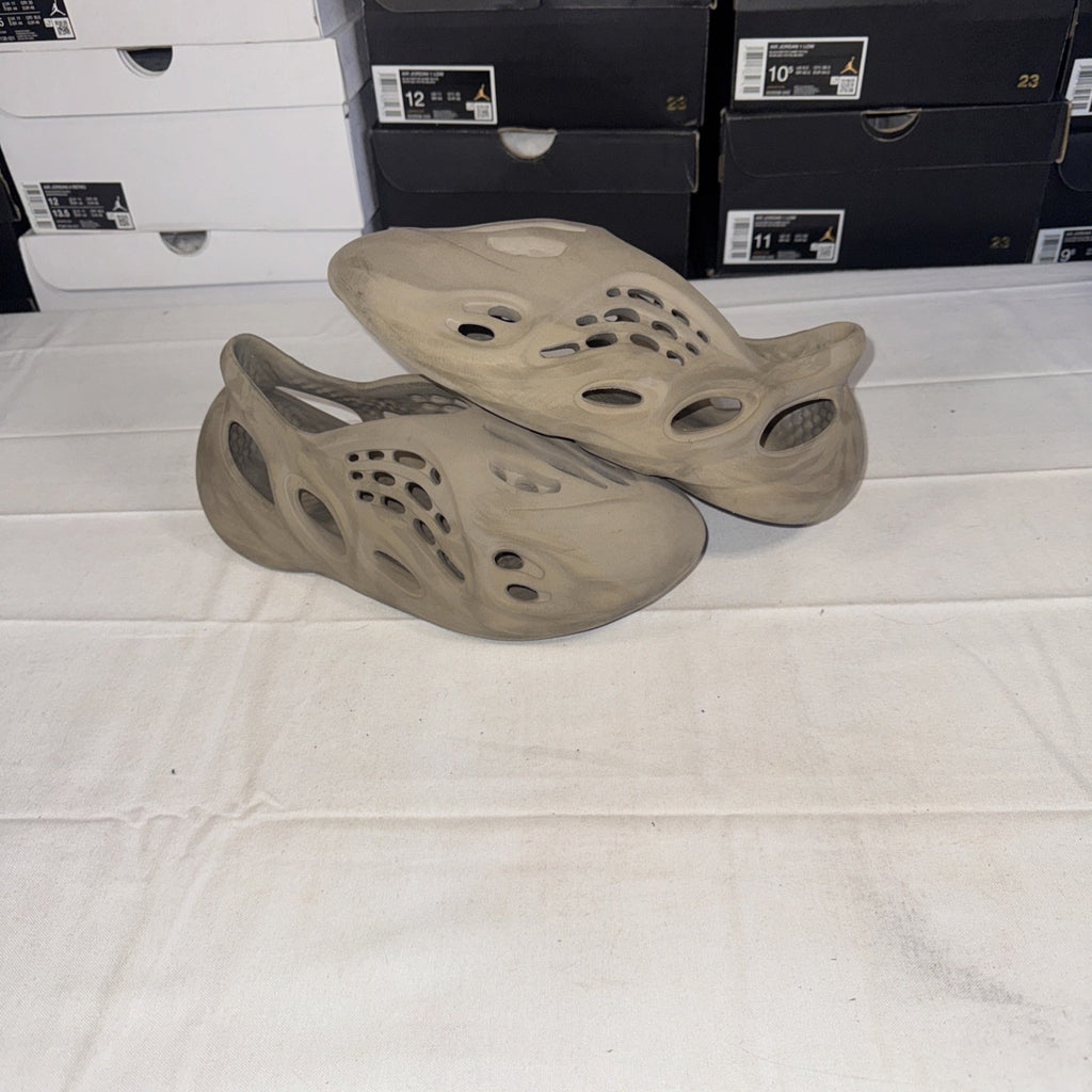 Foam Rnnr Stone Salt Size 7