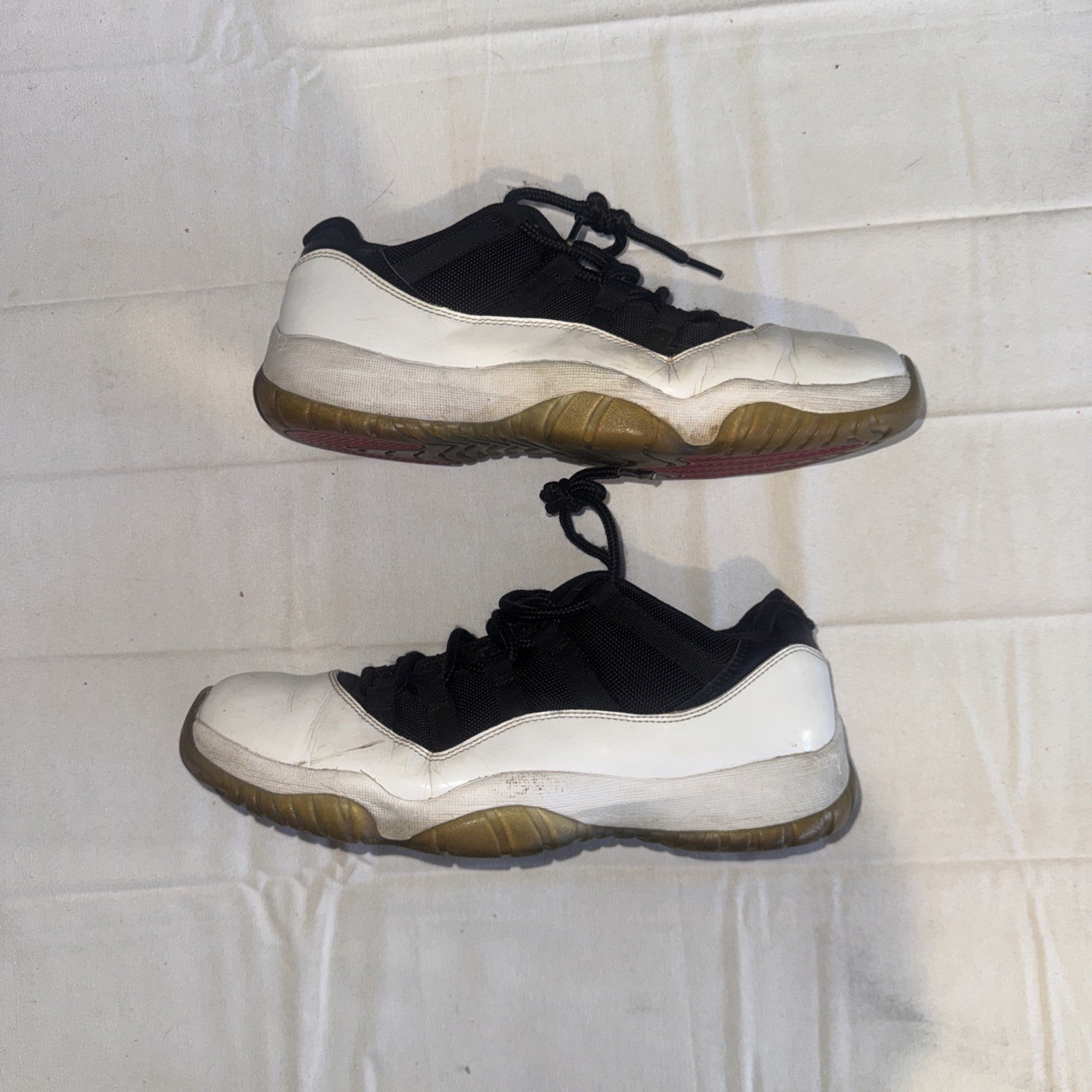 Air Jordan 11 Retro Low Top Tuxedo #528895-110 Size 10
