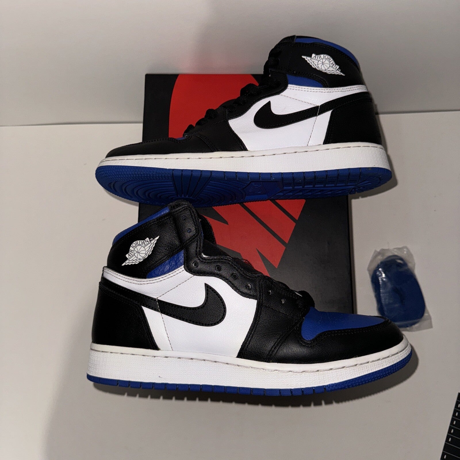 Air Jordan 1 High Retro Royal Toe (2020) - Size 6.5y - 575441-041