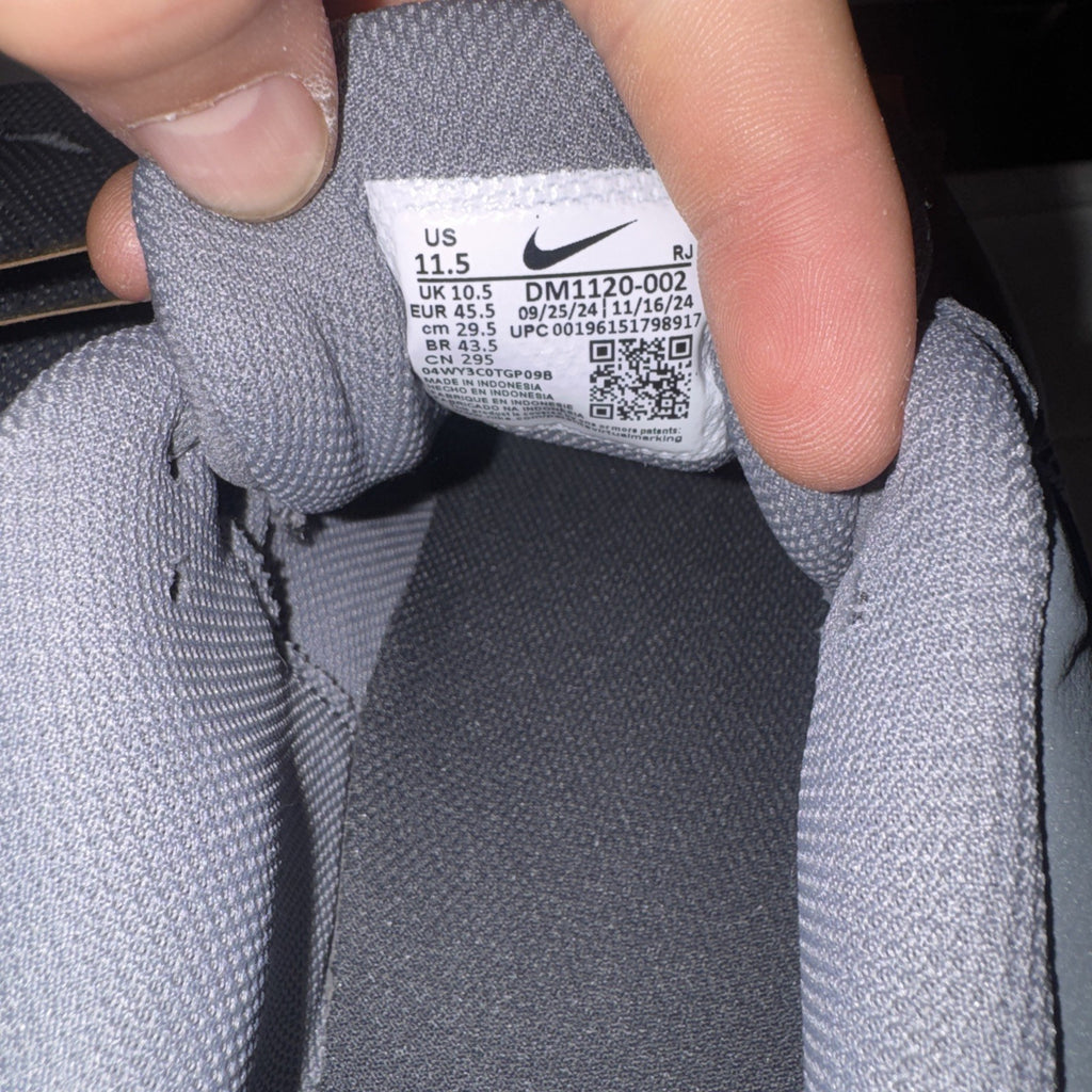 Nike Men's Legend Essential 3 Sneaker Size 11.5 DM1120 002