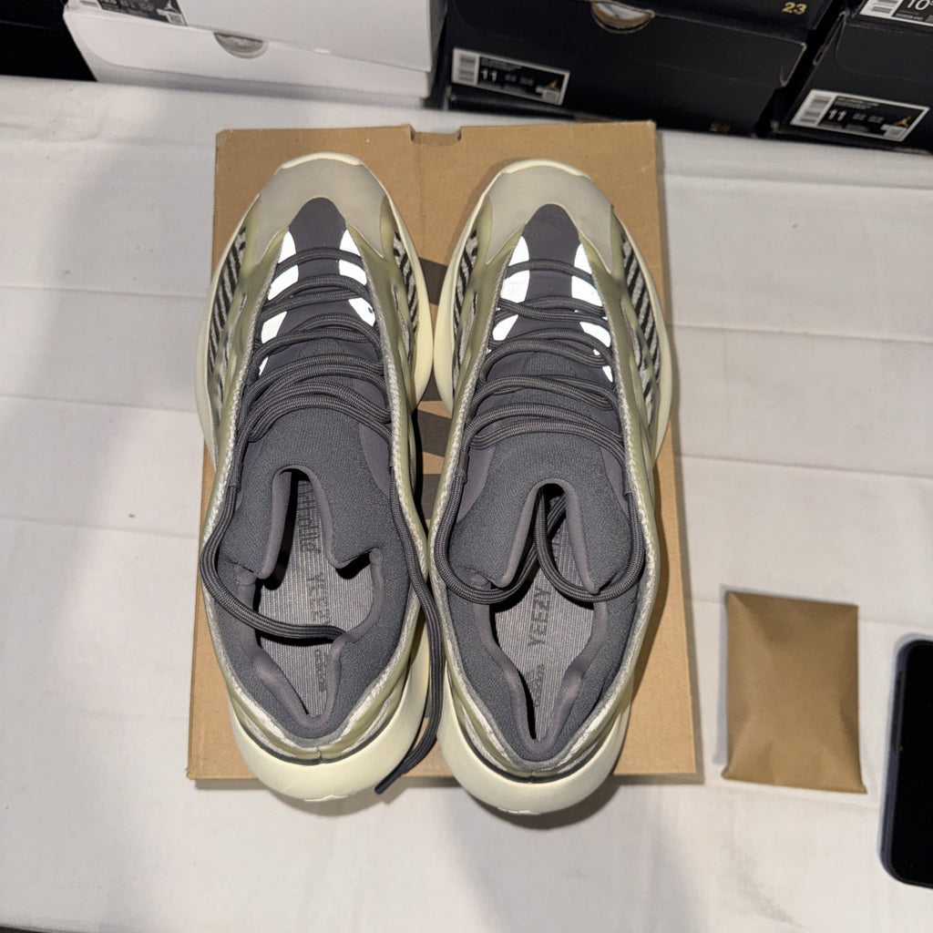 adidas Yeezy 700 V3 ID1674 Fade Salt Size 13