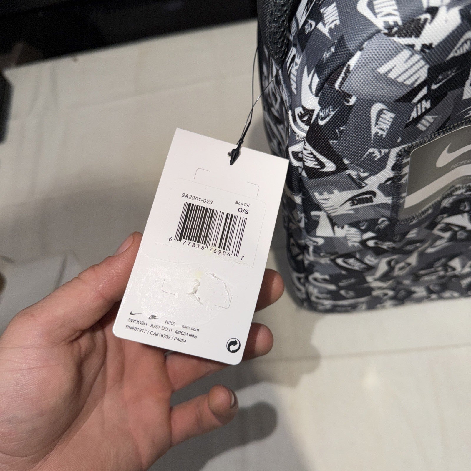 Nike Classic Logo Fuel Pack Insulated Lunch Bag W/ID Window, 9A2901 023 Black