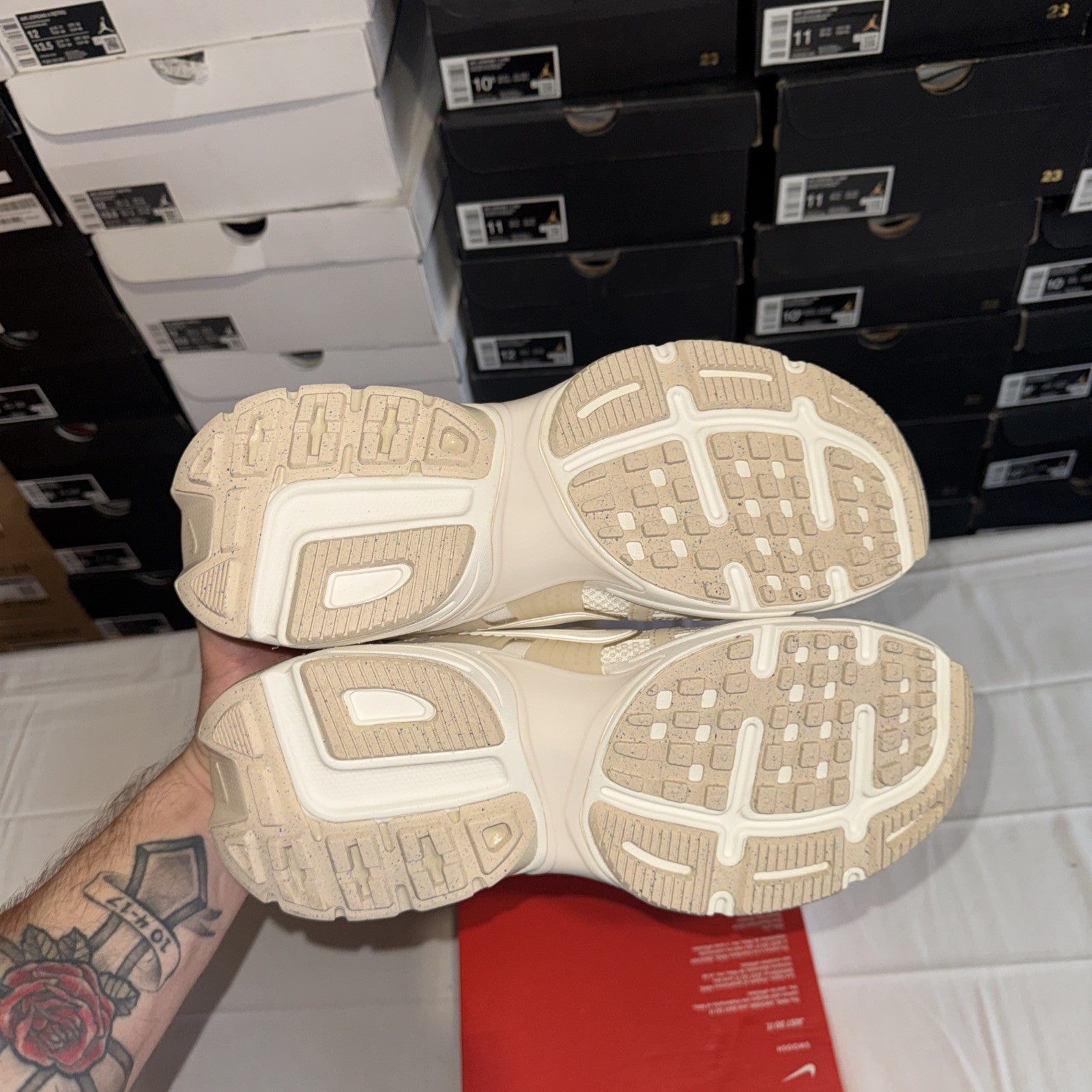 Nike V2K Run SE Women's HV3917 Size 9.5 Mens Size 8